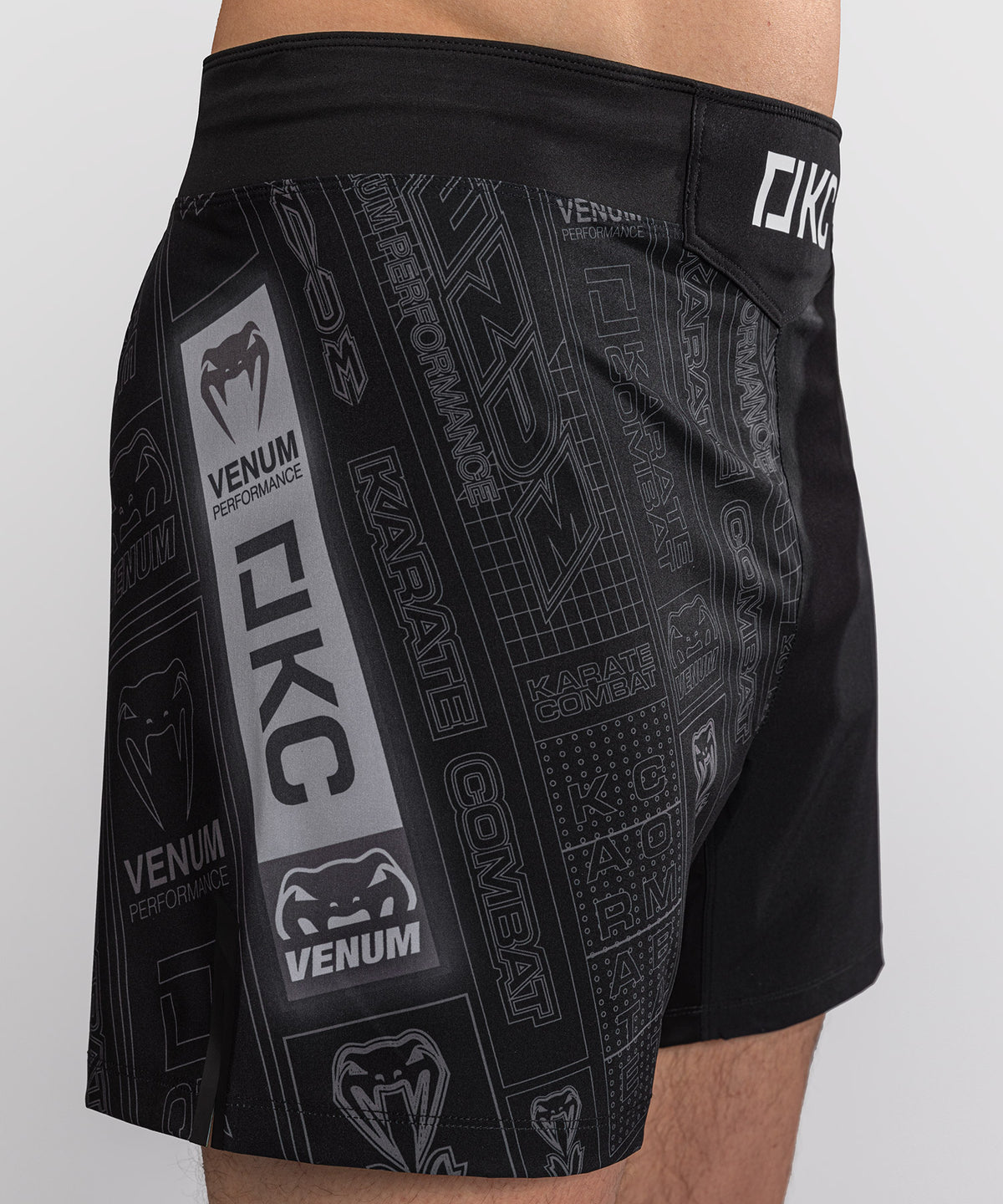 Karate Combat by Venum Pantaloncini da Combattimento – Nero/Grigio