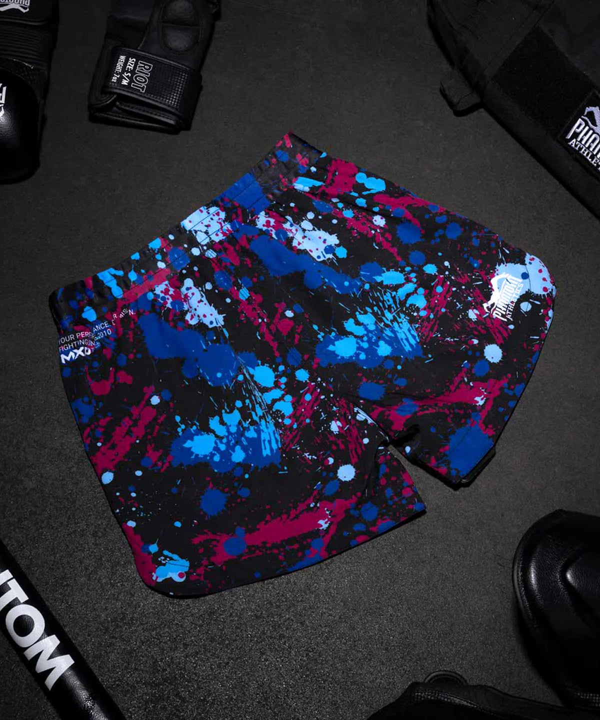 Short de MMA Phantom Athletics Fusion Splatter - Noir/Bleu/Rouge