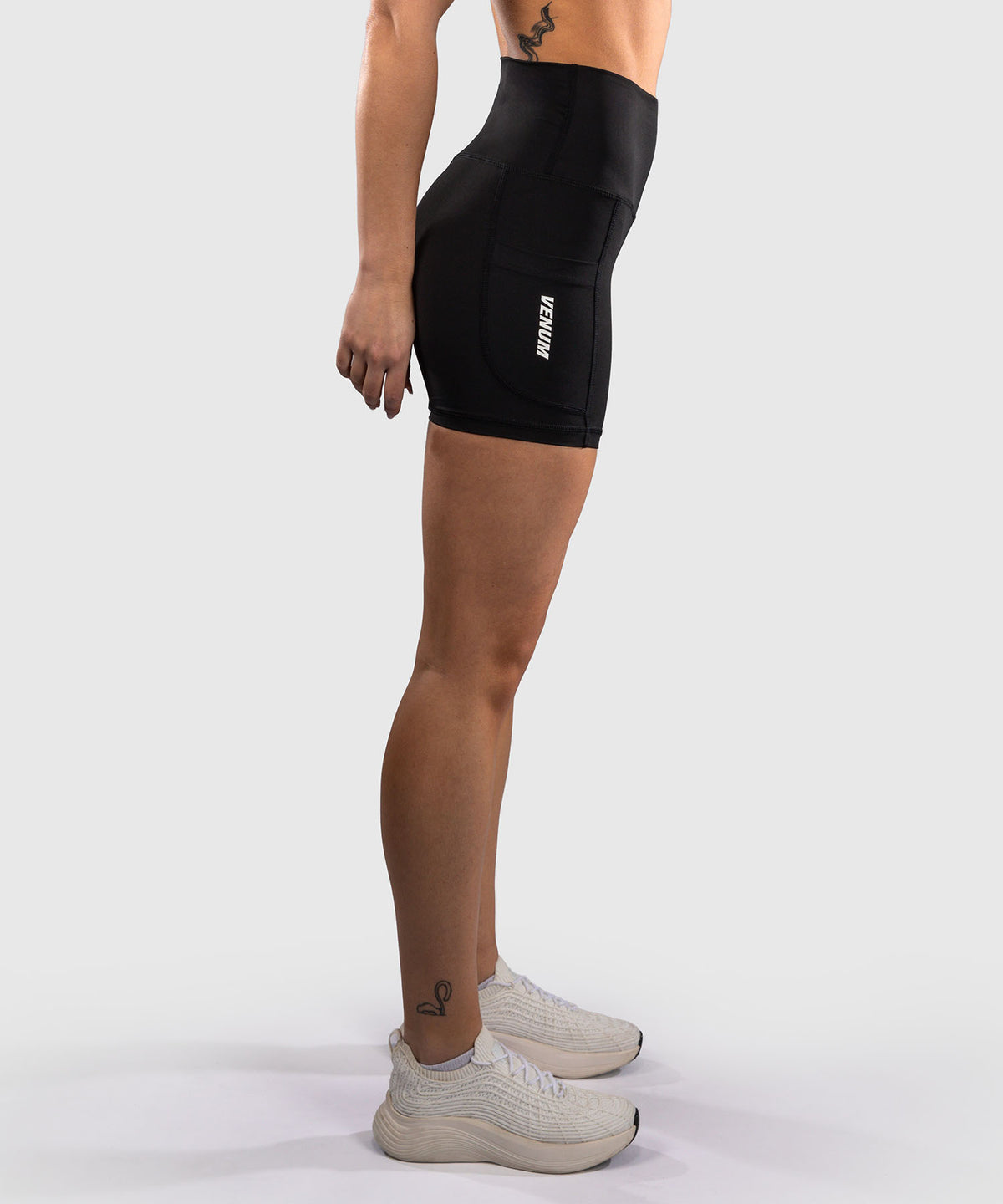 Venum Essential Kompressionsshorts - Schwarz