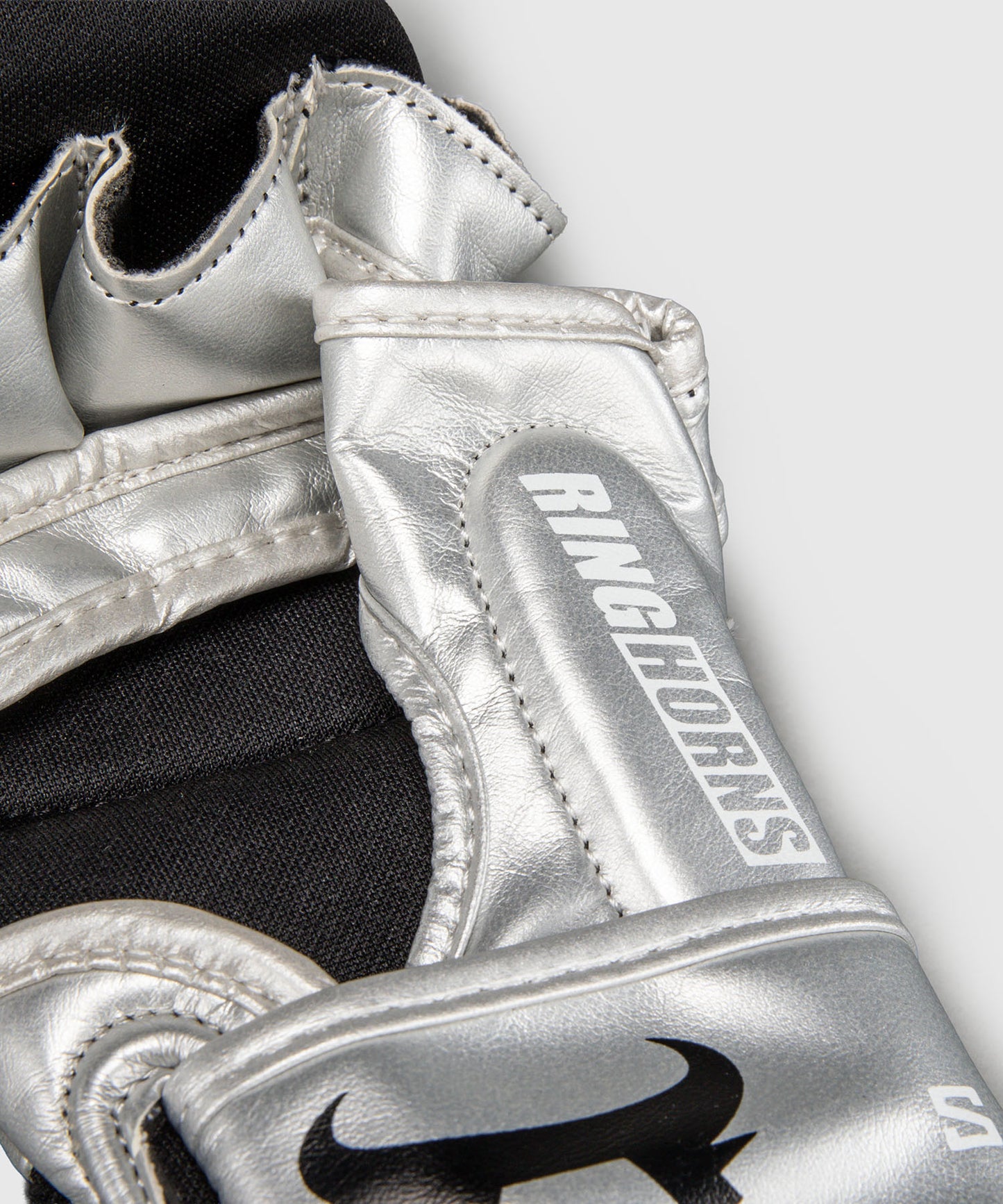 Ringhorns Charger by Venum MMA-Sparringhandschuhe - Silber/Schwarz