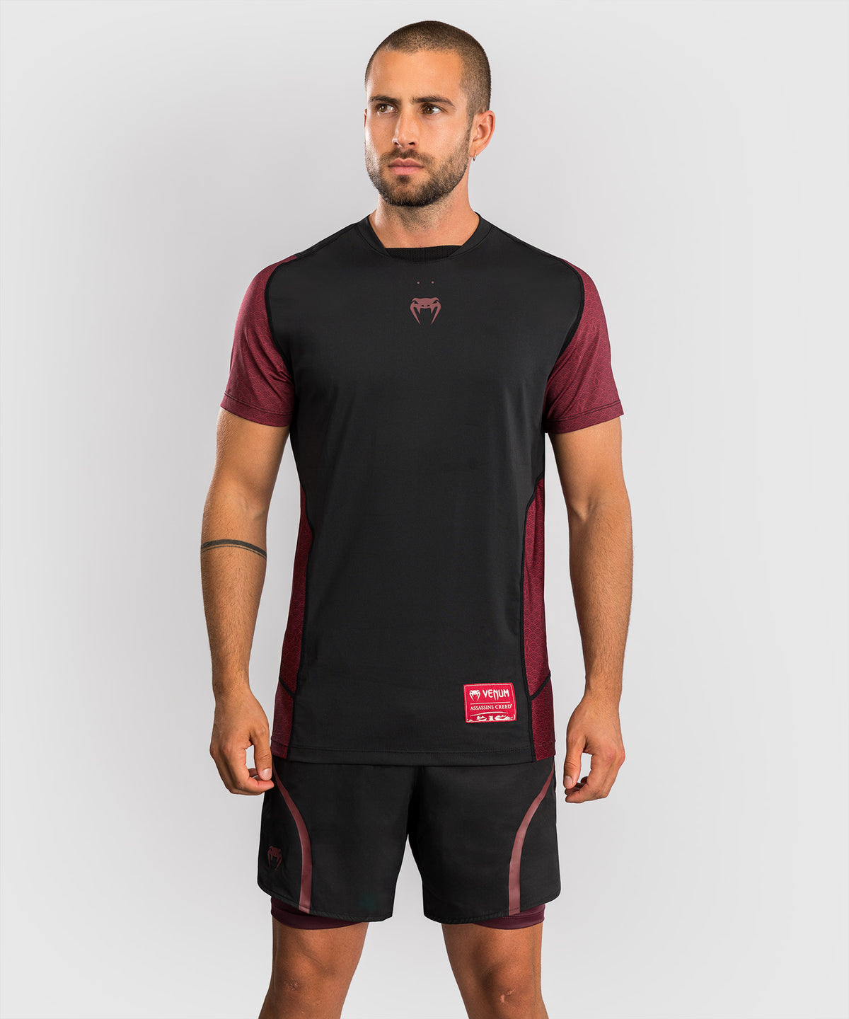 T-shirt Dry-Tech pour Hommes Venum x Assassin’s Creed Shadows - Bordeaux/Noir