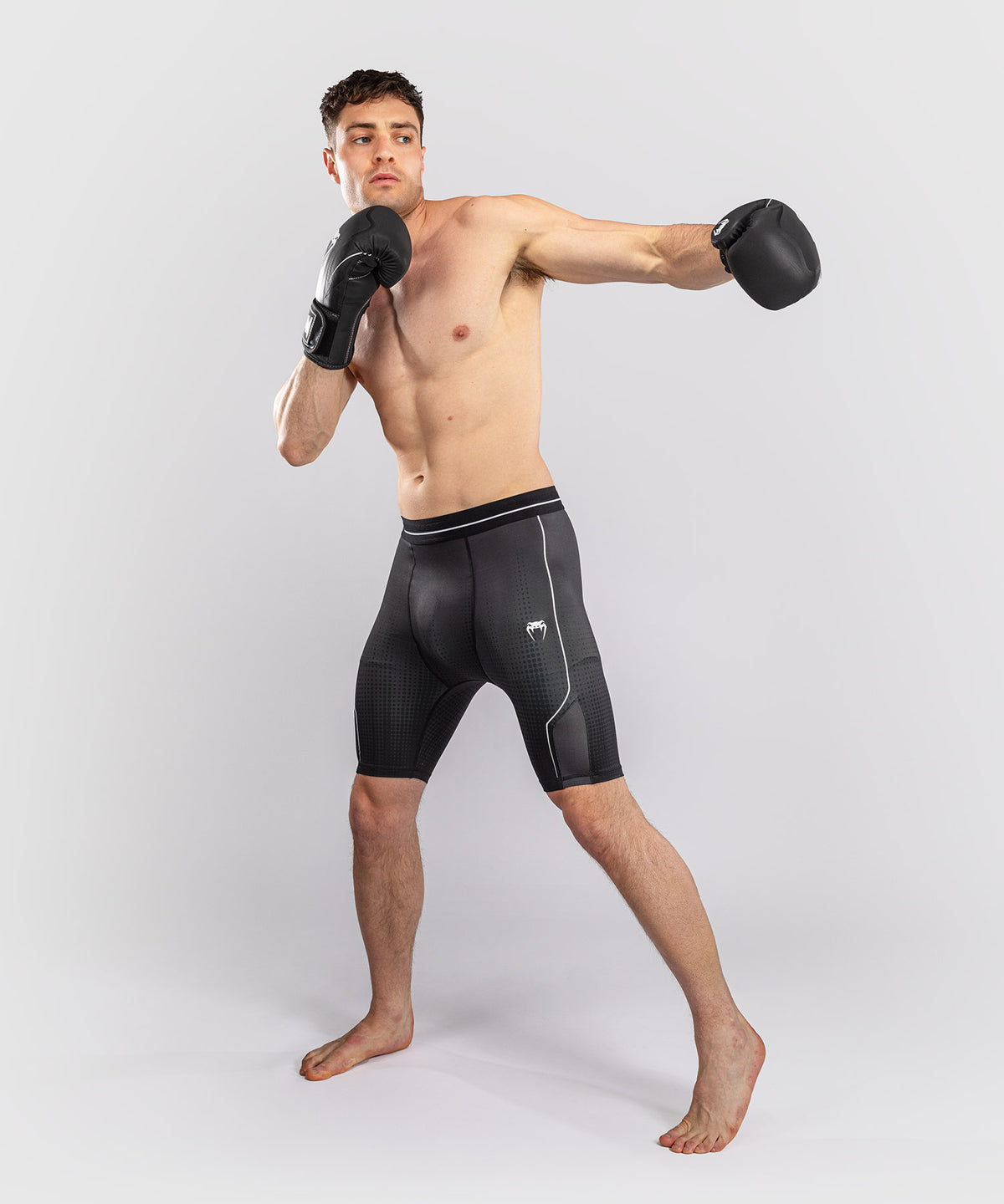 Venum Stealth Short de Compresión – Negro/Blanco