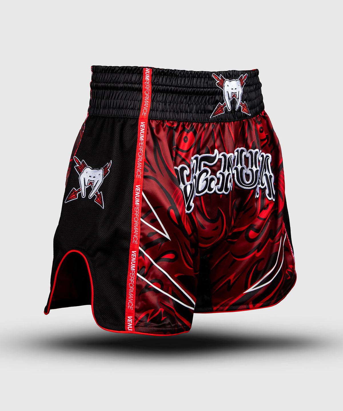 Venum Wolf Atak Muay-Thai-Shorts – Schwarz/Rot