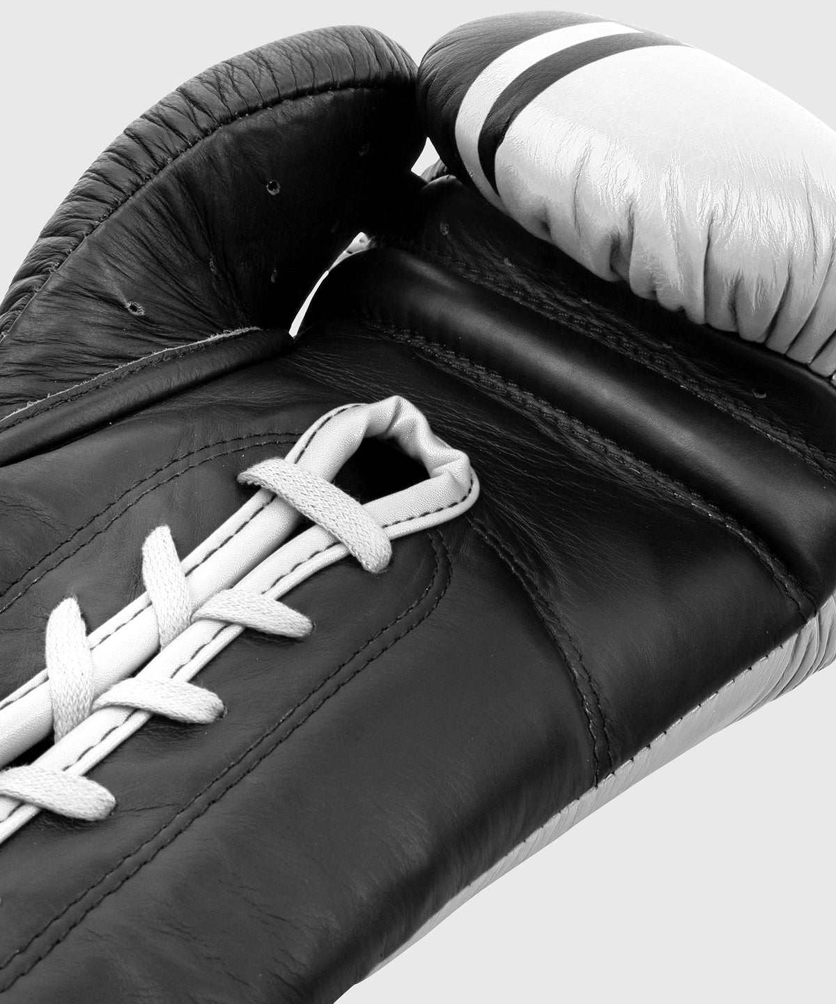 Guantoni da boxe Venum Shield Pro con lacci - Nero/Bianco