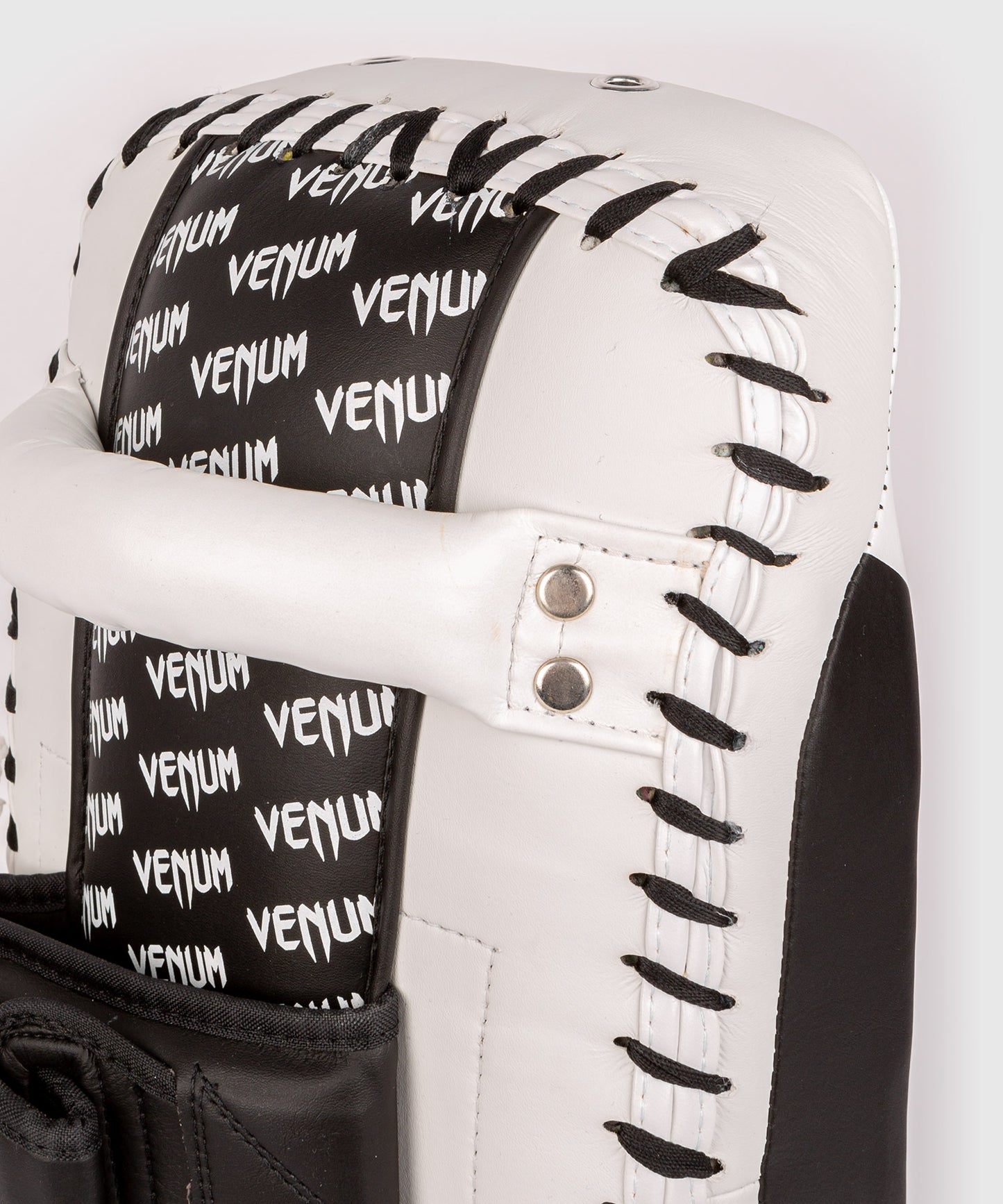 Venum Absolute Kick Pads (Paar) – Schwarz/Weiß