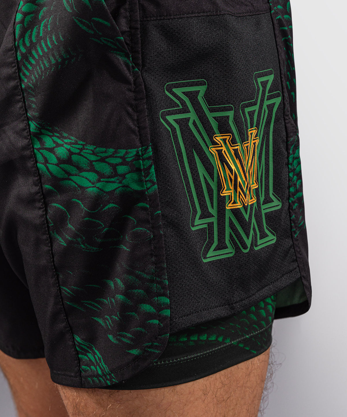 Venum Matupa Short de Entrenamiento - Negro/Verde/Oro