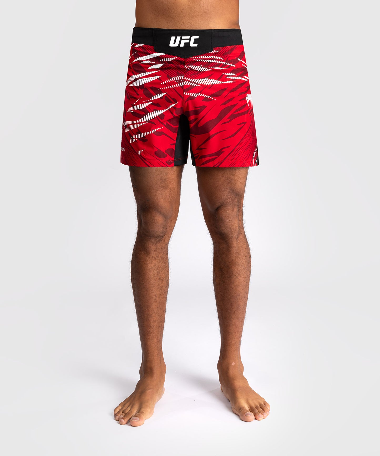 UFC Fusion by Venum Authentic Fight Night Shorts de Lucha para Hombre - Ajuste Corto - Rojo