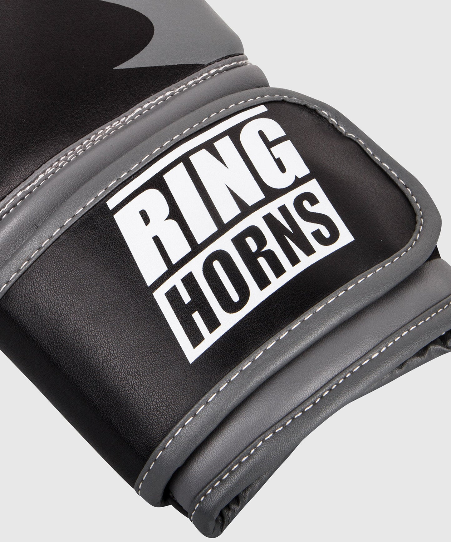 Ringhorns Charger by Venum Boxing Gloves – Nero