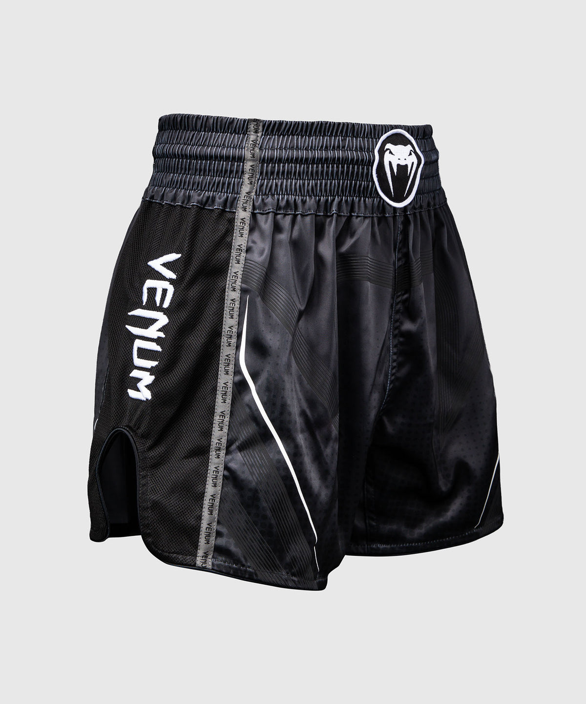 Venum Stealth Muay Thai-Shorts – Schwarz/Weiß