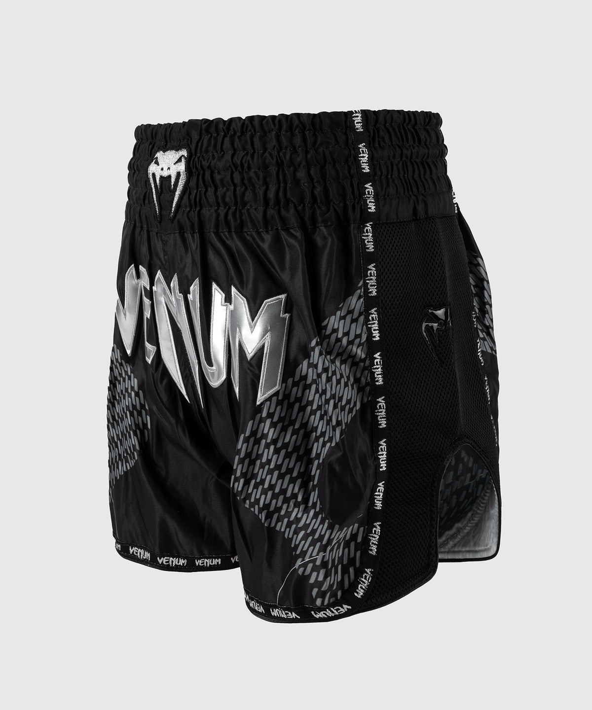 Venum Nexus Pantalones Cortos de Muay Thai – Negro/Plata