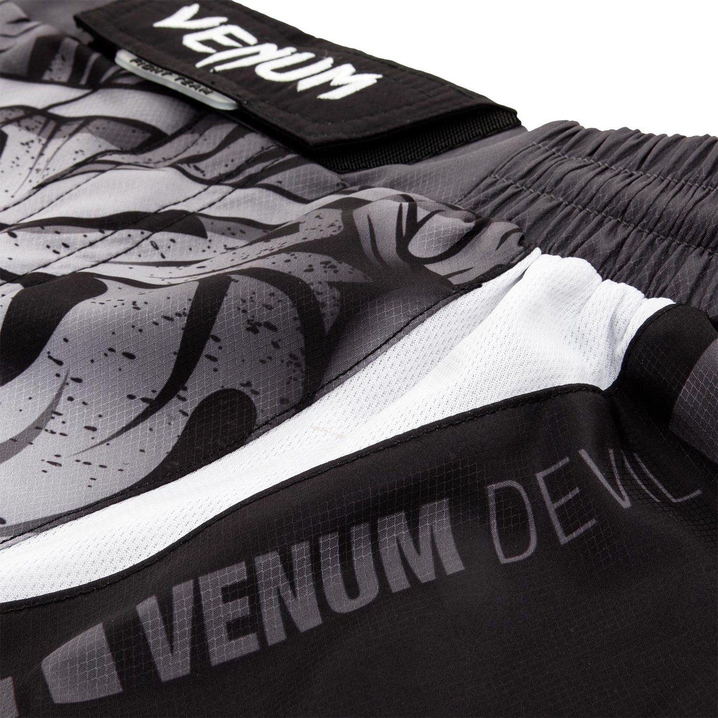 Venum Devil Kampfshorts - Weiß/Schwarz