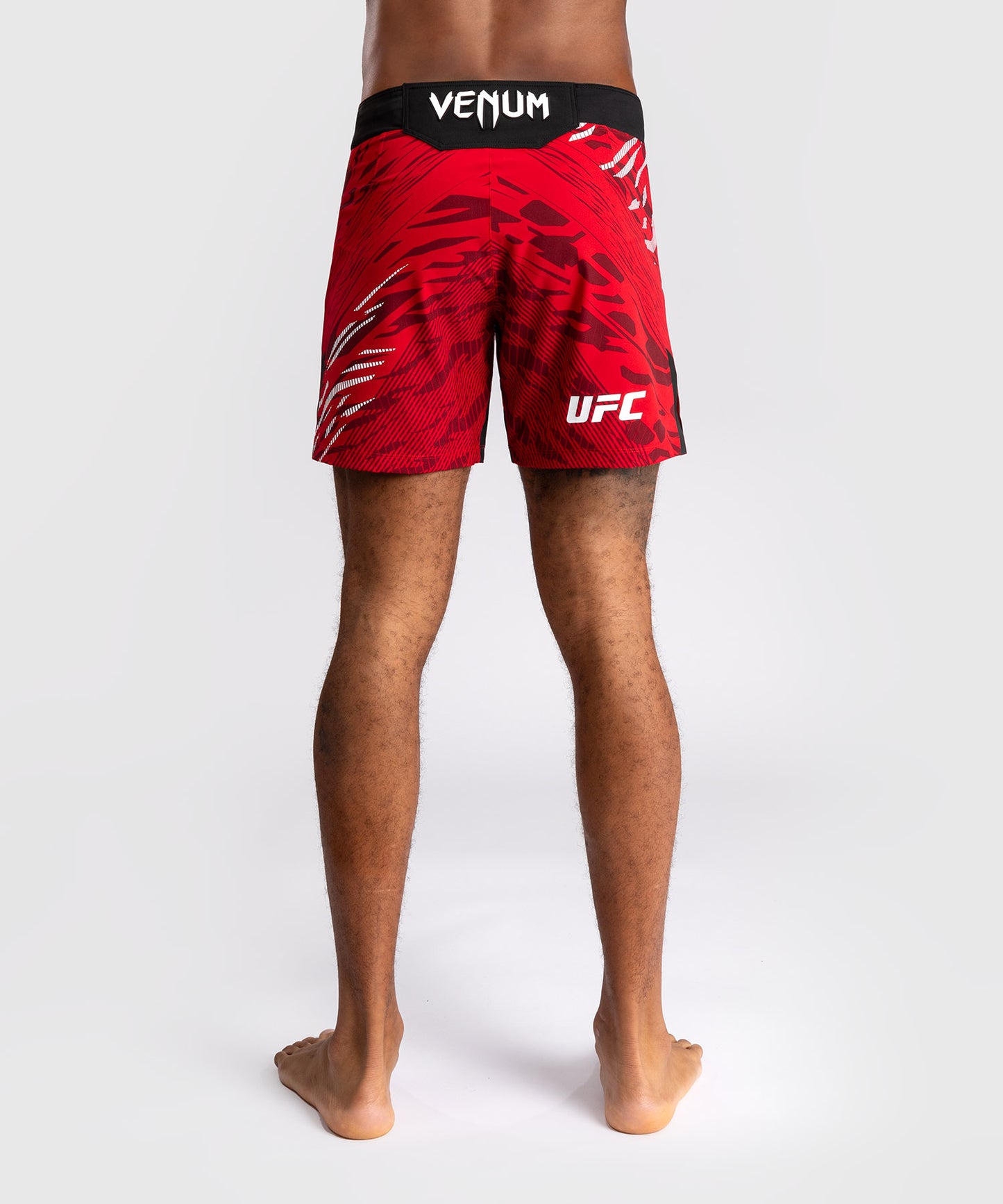 UFC Fusion by Venum Authentic Fight Night Shorts de Lucha para Hombre - Ajuste Corto - Rojo