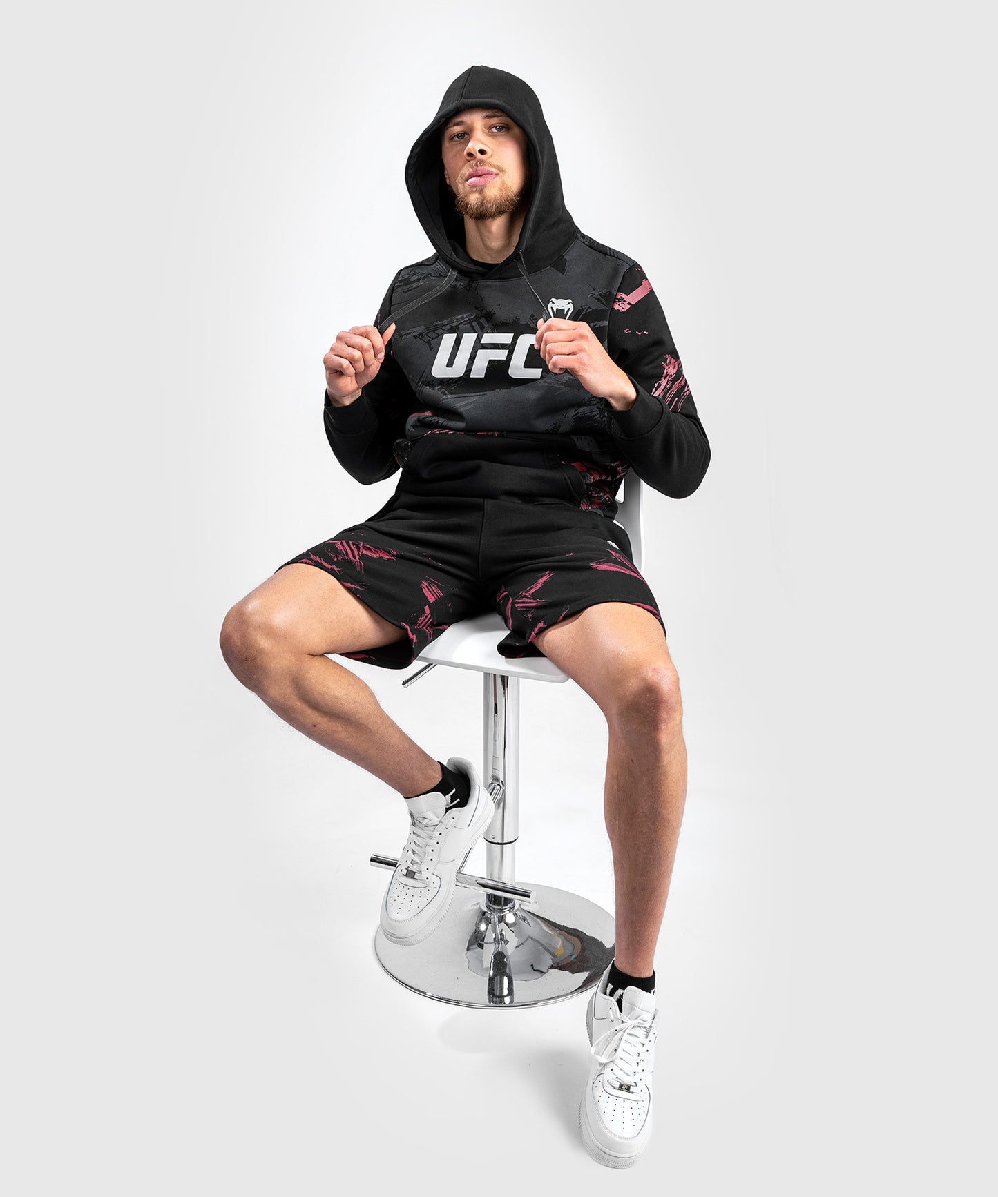 Felpa con cappuccio UFC Venum Authentic Fight Week 2.0 - nero/rosso