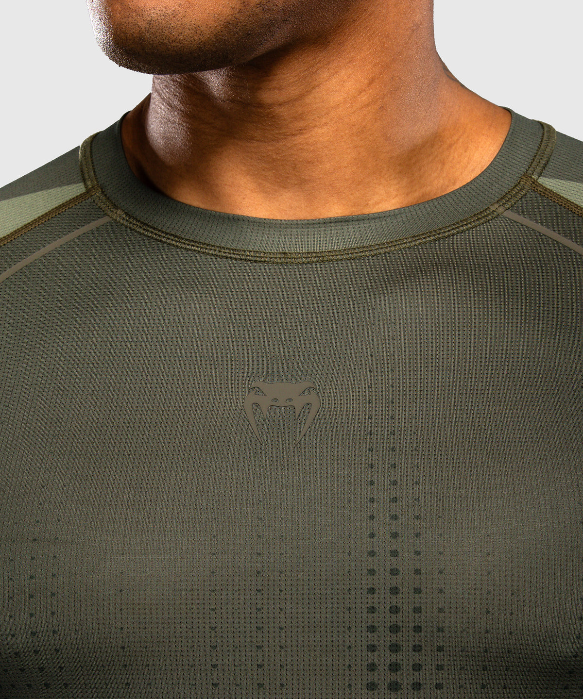 Venum Stealth Rashguard Manga Larga – Caqui/Verde Oscuro
