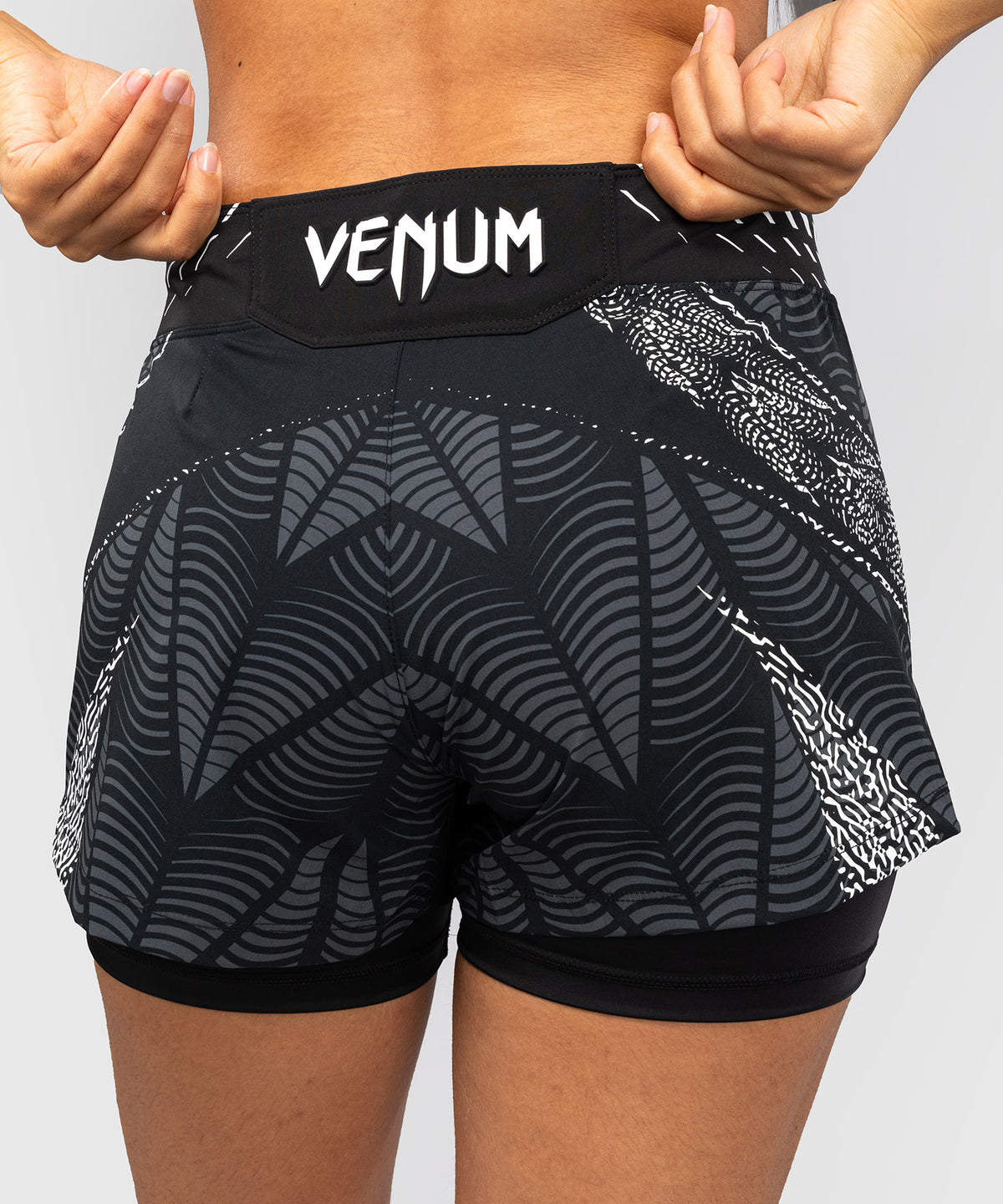 UFC Zenith by Venum Authentic Fight Night Short de pelea ajuste corto Mujer - Negro