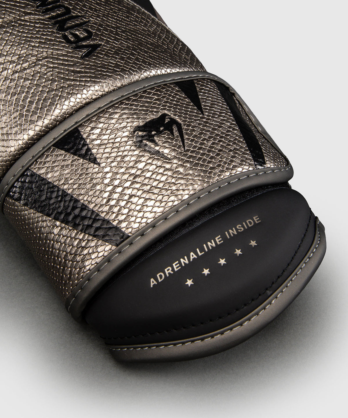 Gants de boxe Venum Challenger 4.0 Scales – Argent/Noir