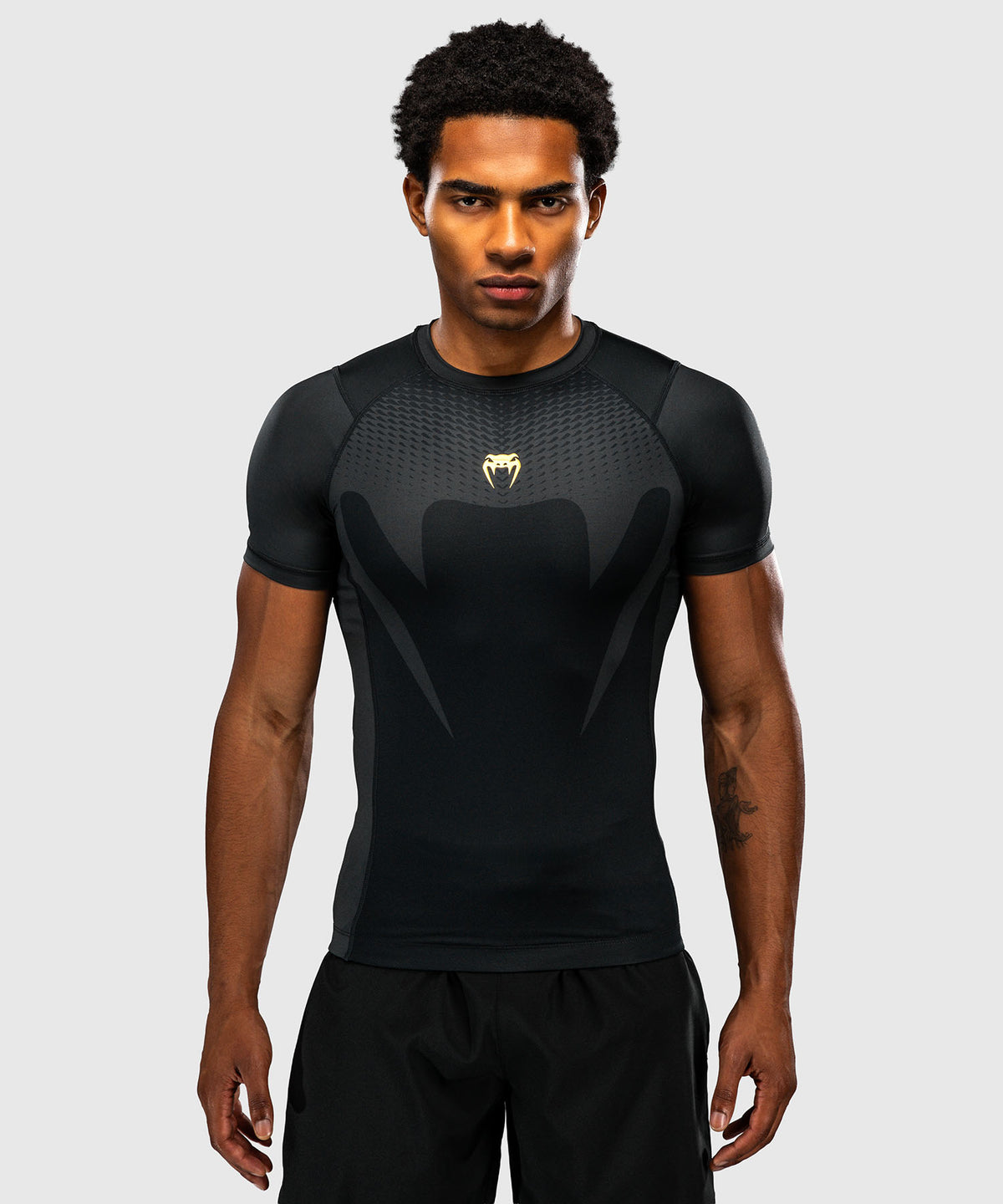 Venum Attack Rashguard de manga corta - Negro/Dorado