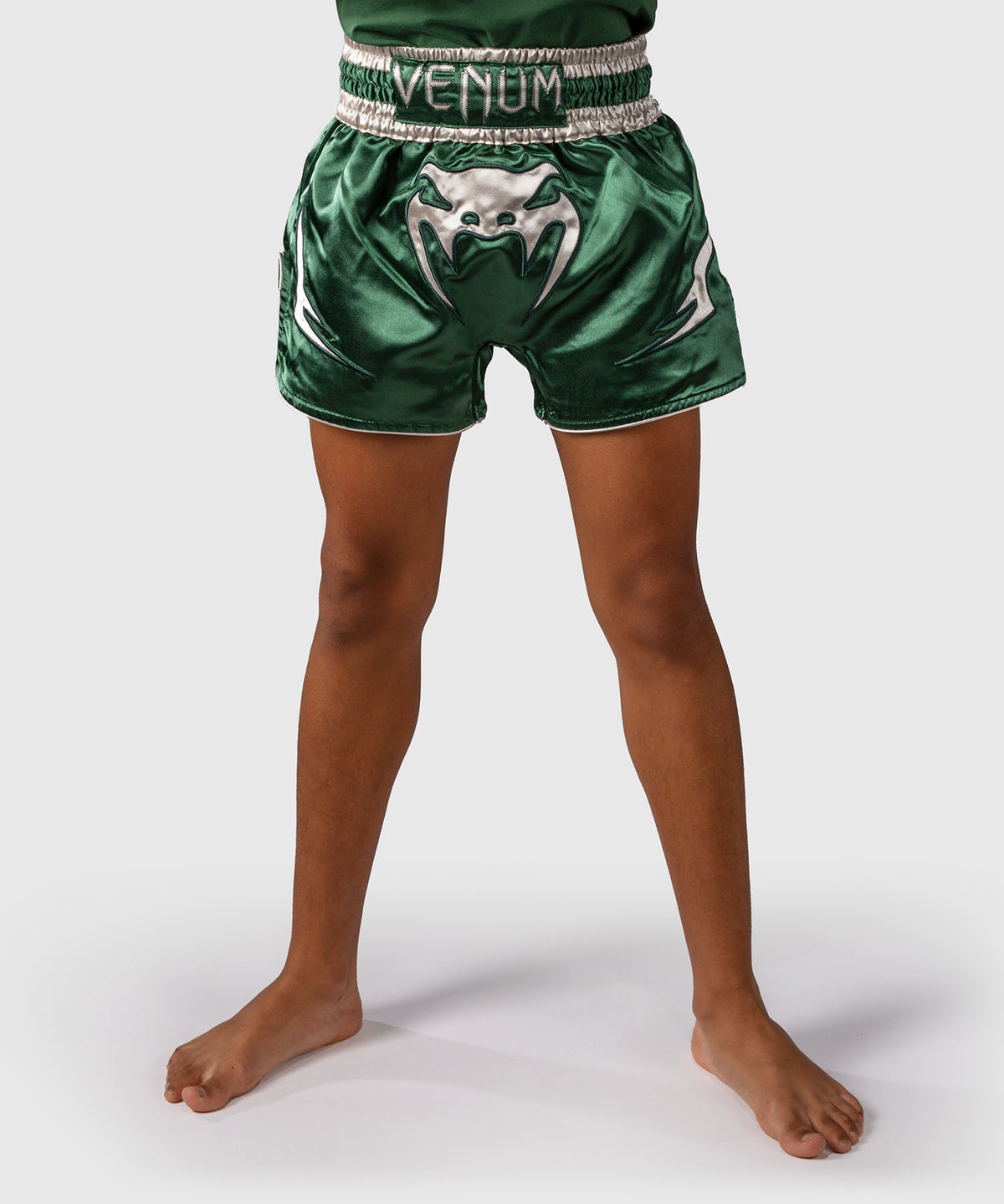 Short de Muay Thaï Venum Inferno – Vert Forêt/ Blanc Cassé