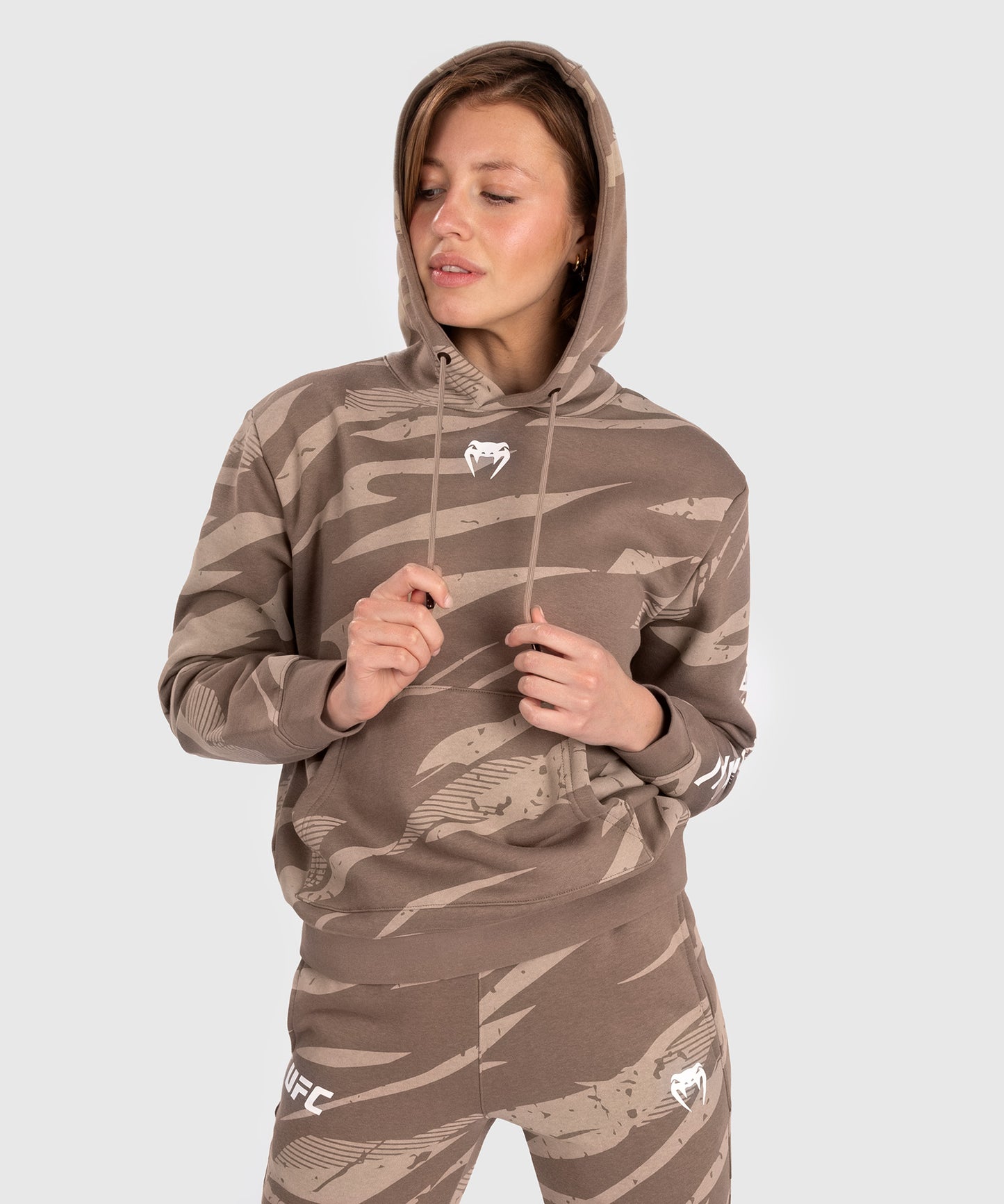 UFC Adrenaline By Venum Fight Week Sudadera Con Capucha para Mujer - Desert Camo