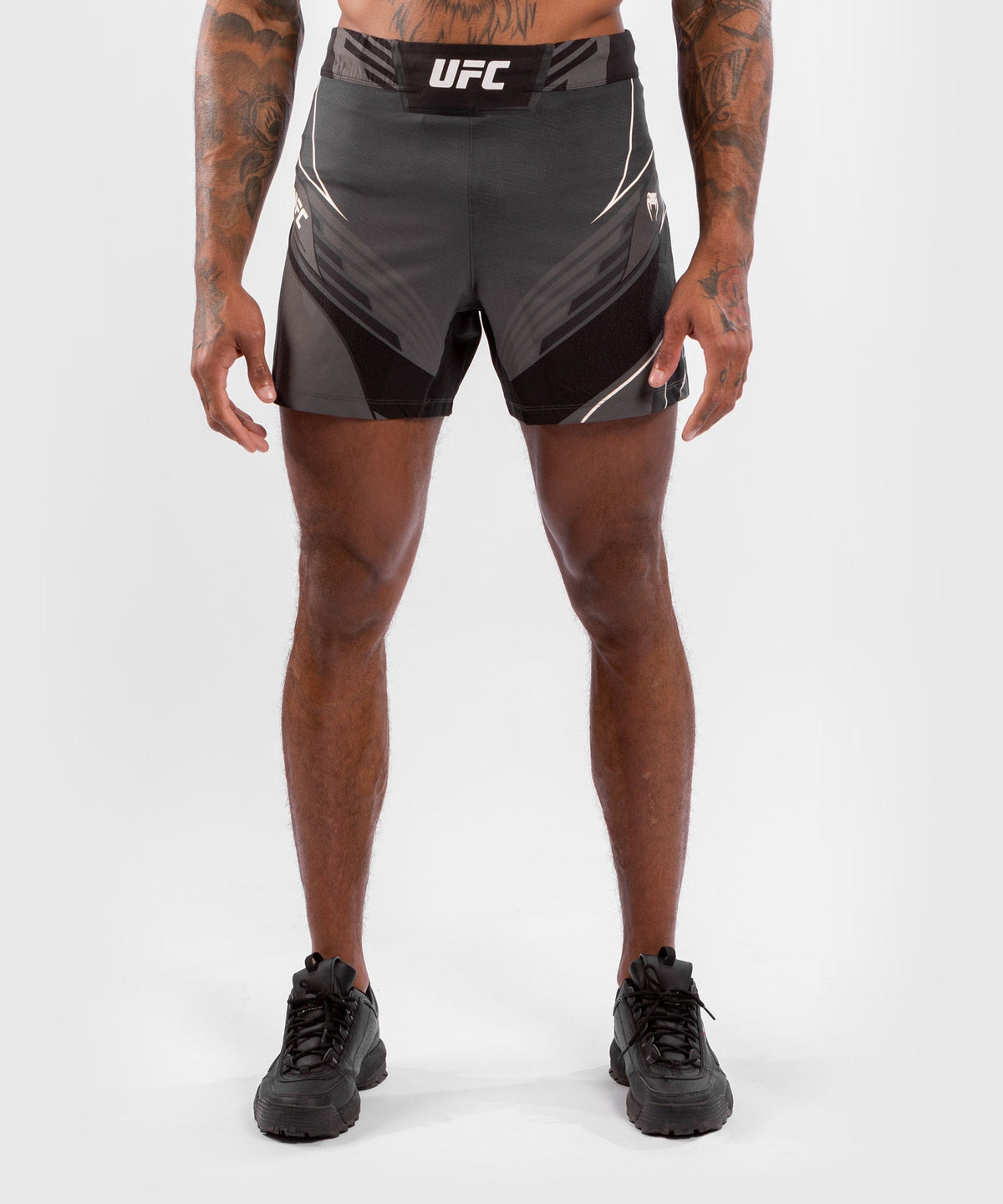 UFC Herren Fightshorts Venum Authentic Fight Night - Kurz geschnitten - Schwarz
