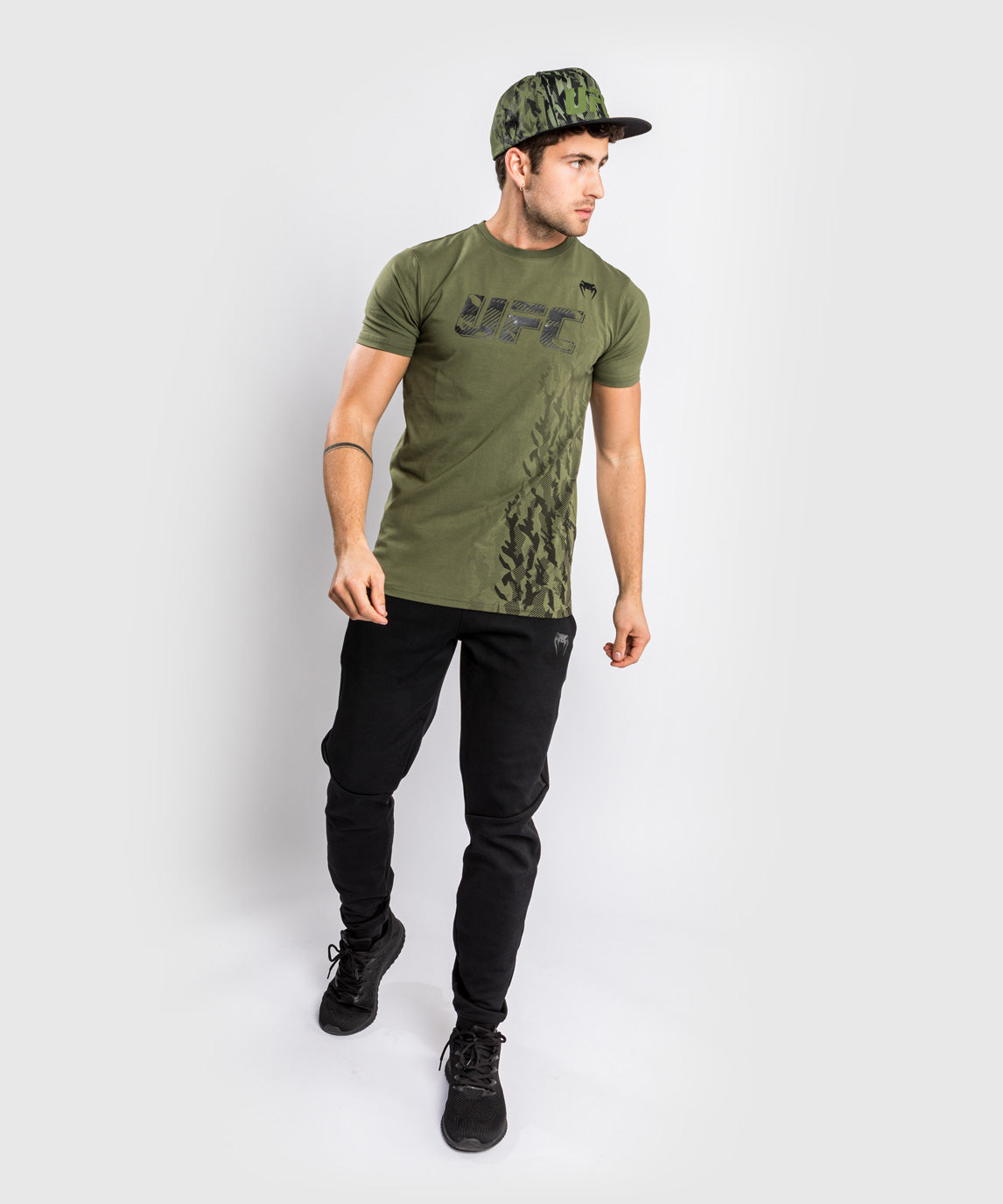 UFC Venum Authentic Fight Week Herren Kurzarm-Baumwoll-T-Shirt - Khaki