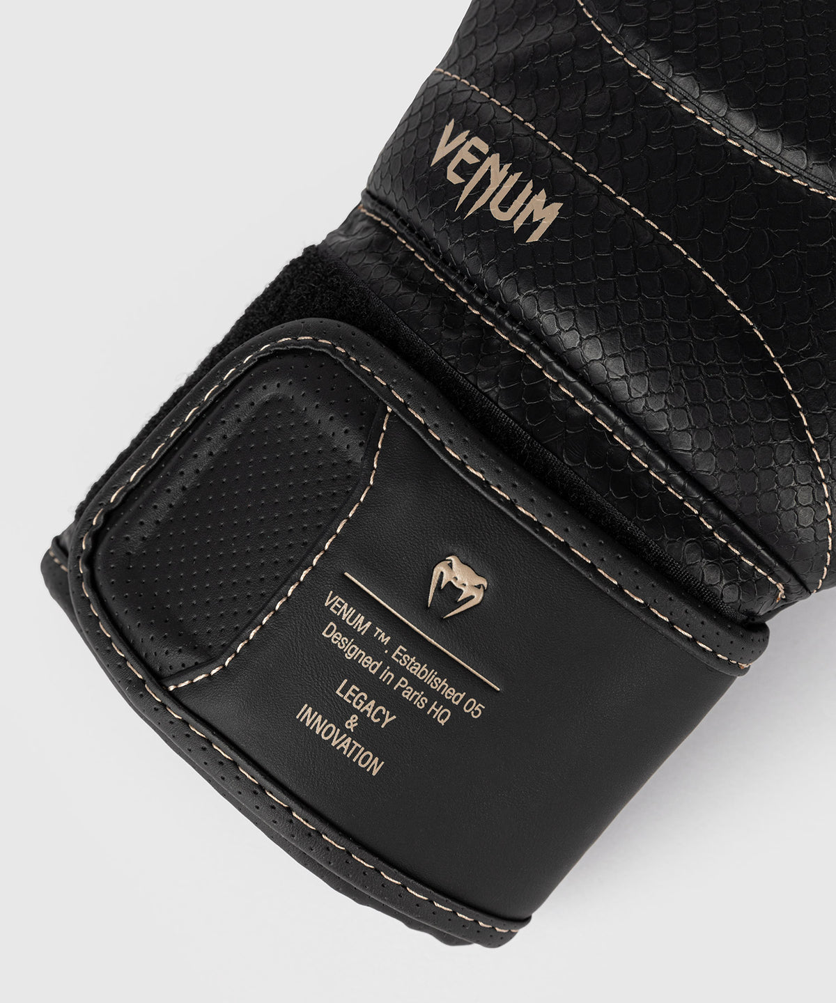 Venum Impact Evo Scales Guanti da boxe – Nero