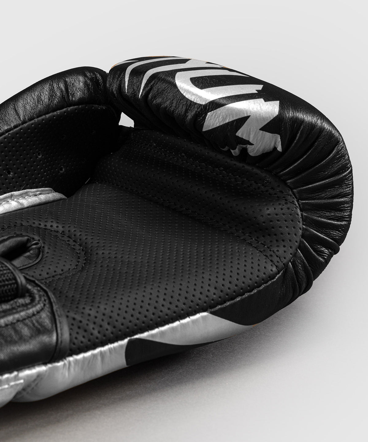 Venum Reverso Guanti da Boxe – Nero/Argento