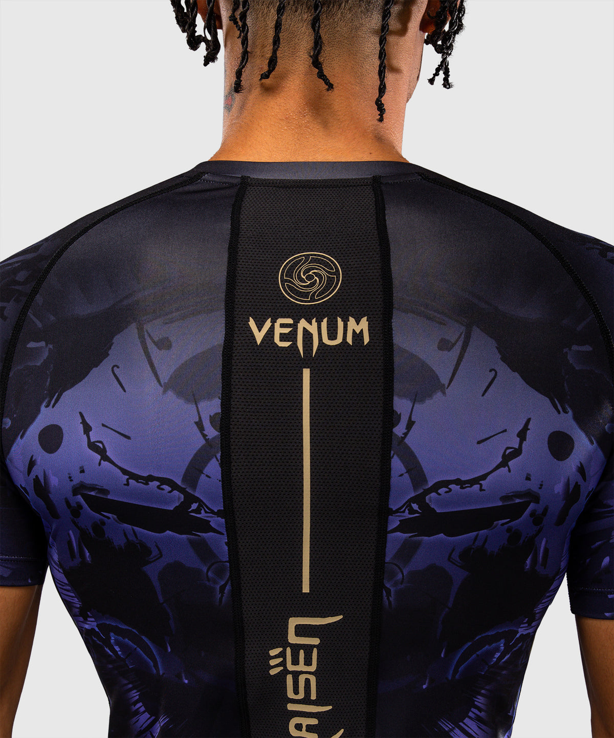 Jujutsu Kaisen x Venum Gojo Rashguard Manga Corta – Morado