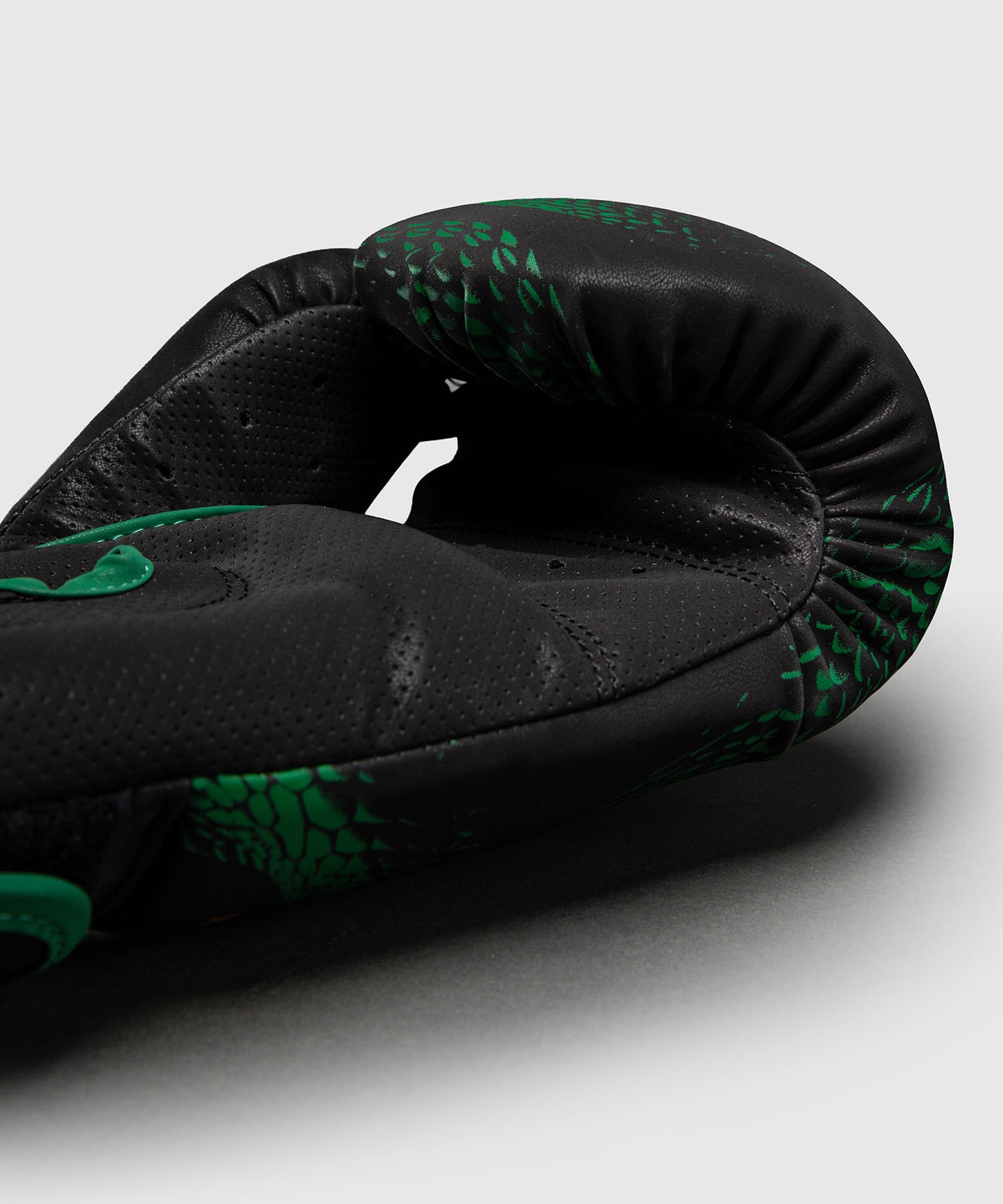 Gants de Boxe Venum Matupa - Noir/Vert/Or