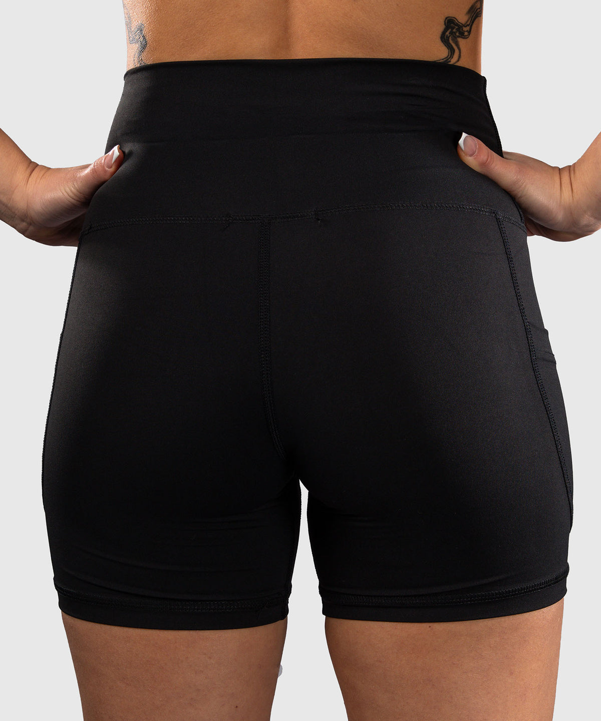 Venum Essential Kompressionsshorts - Schwarz