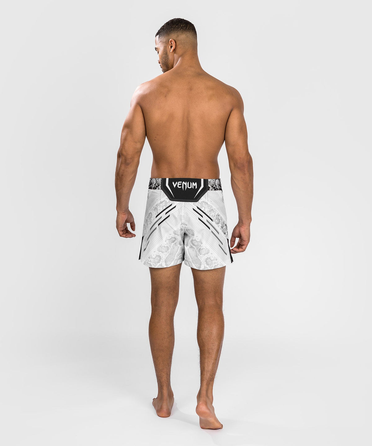 Herren UFC Adrenaline by Venum Authentic Fight Night Shorts - Kurz geschnittene Kampfhose - Weiß