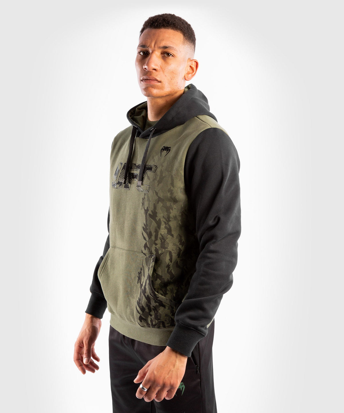 Venum Authentic Fight Week UFC Männer Kapuzenpullover - Khaki