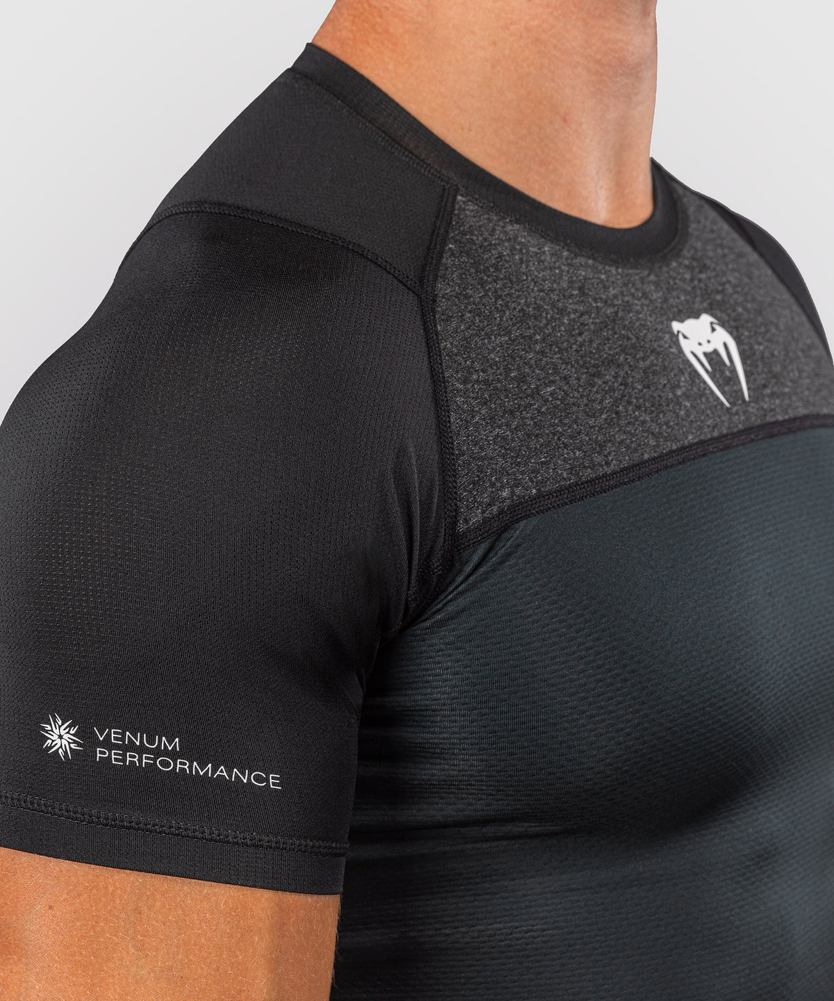 Venum G-Fit Scale Rashguard de manga corta - Negro