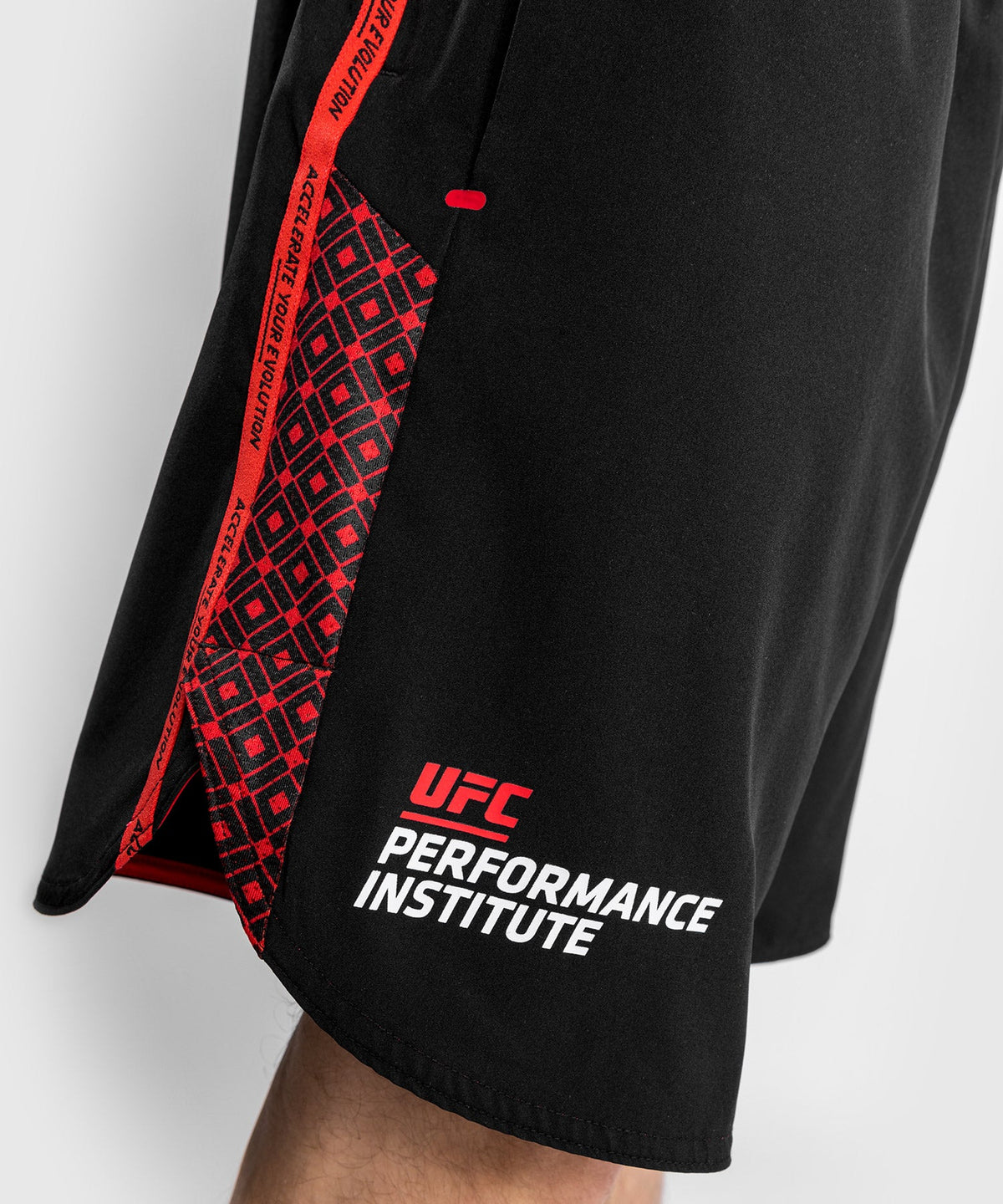 Venum Performance Institute UFC Training Shorts - Schwarz/Rot