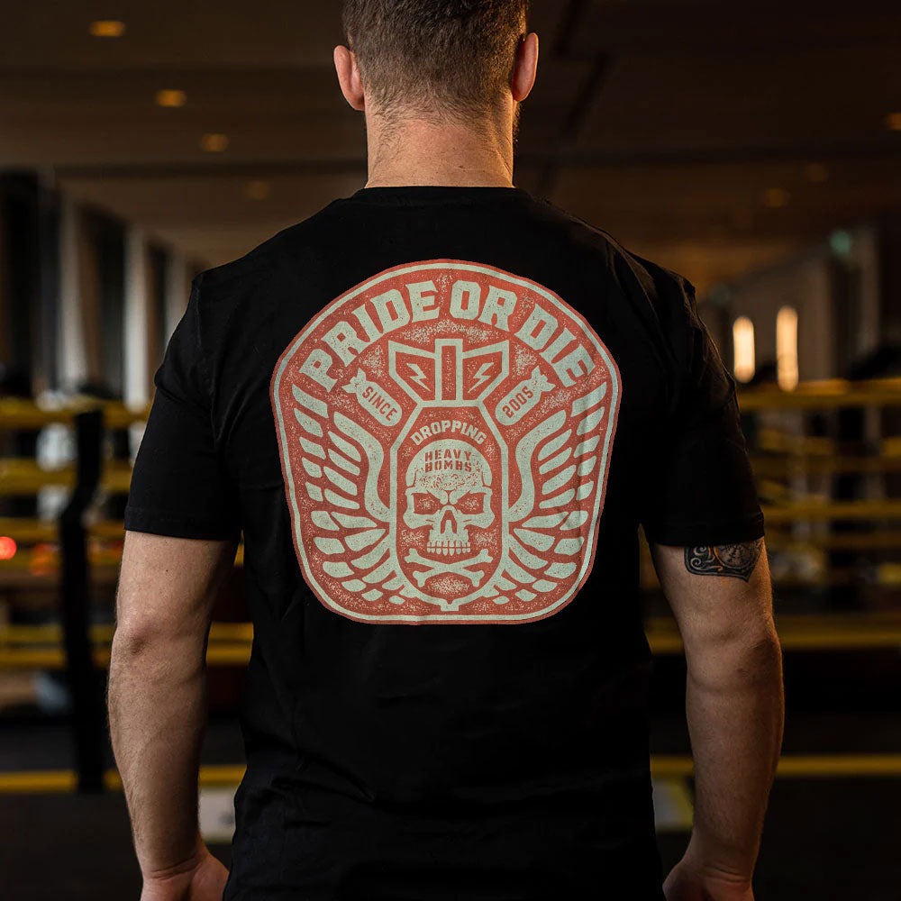 Pride Or Die Dropping Heavy Bombs Trainings-T-Shirt - Schwarz