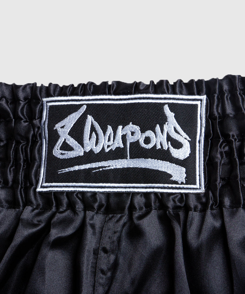 8 Weapons Strike Muay Thai Shorts - Schwarz/Silber