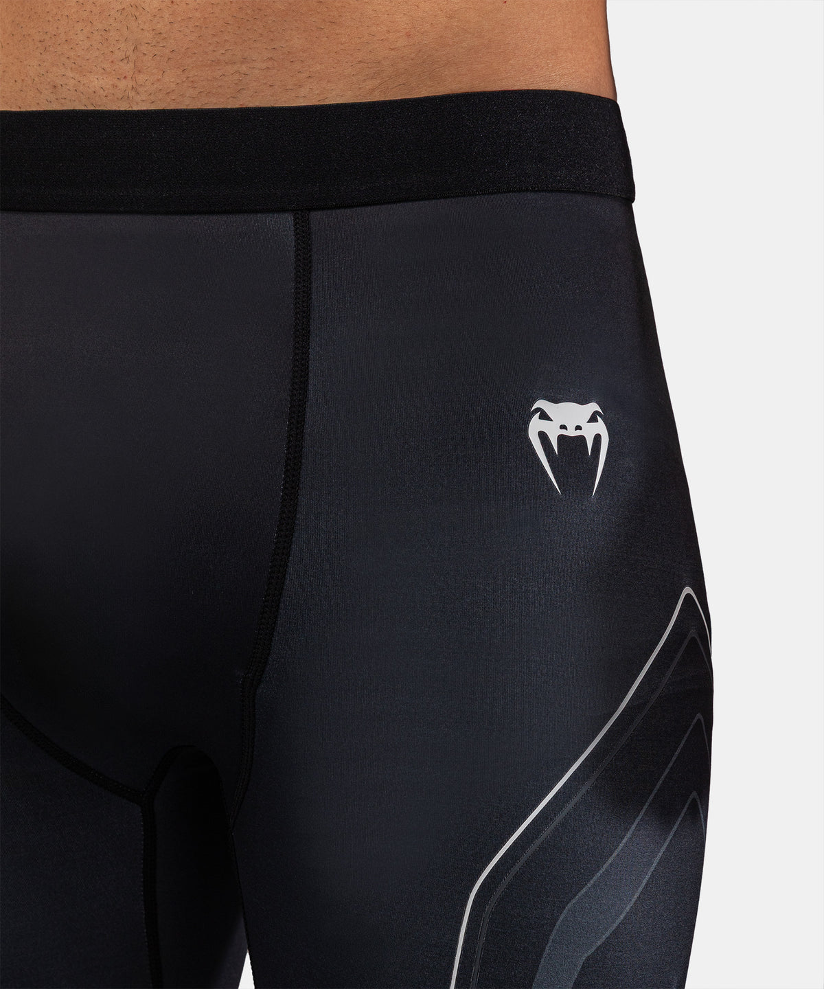 Venum Streamline Pantaloncini a Compressione – Nero/Bianco