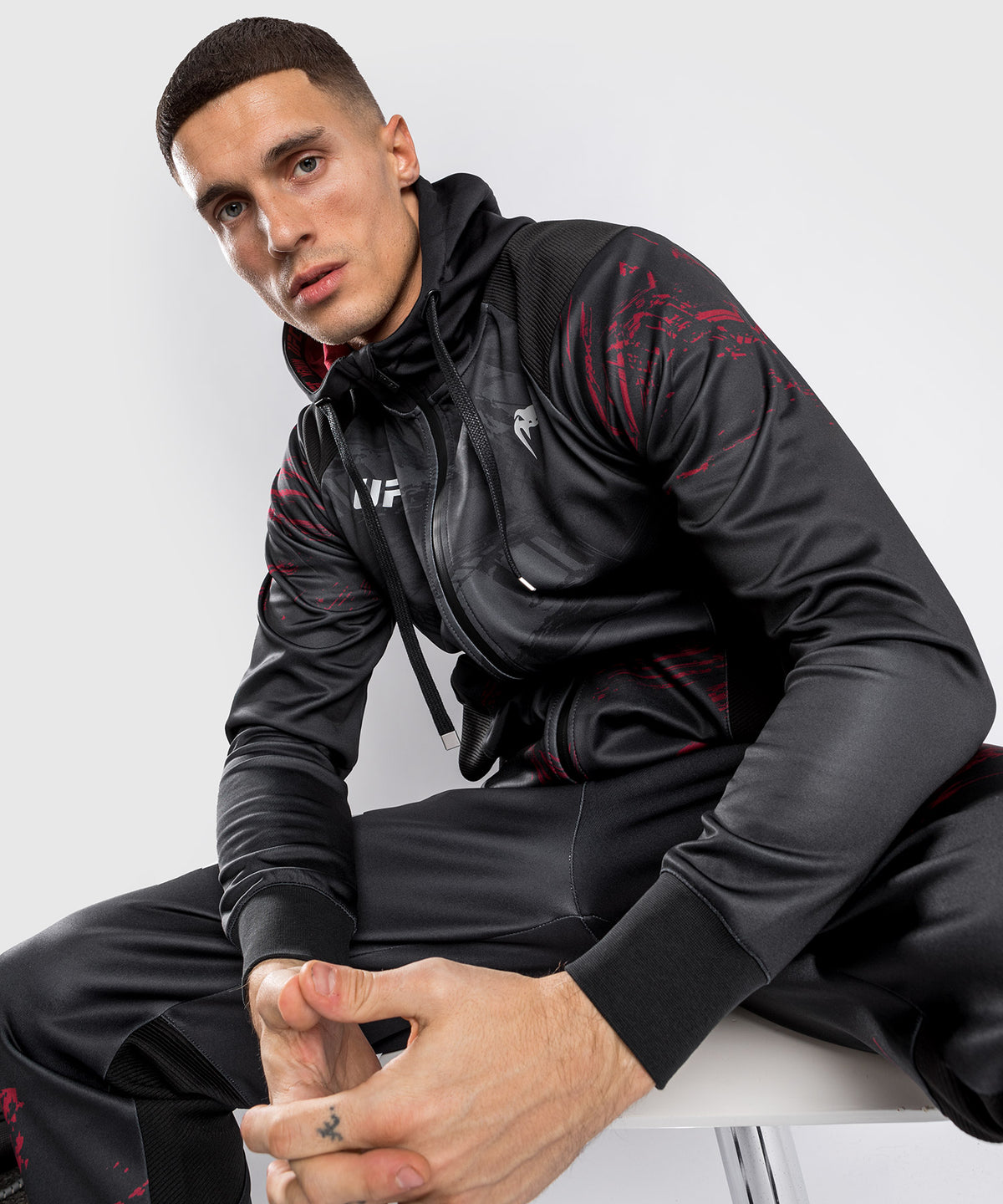 UFC Venum Authentic Fight Week 2.0 Zipped Sweatshirt –  Schwarz/Rot