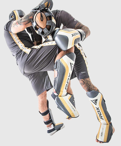 RDX Sports Aura T-17 Casco da Boxe - Nero/Bianco/Oro