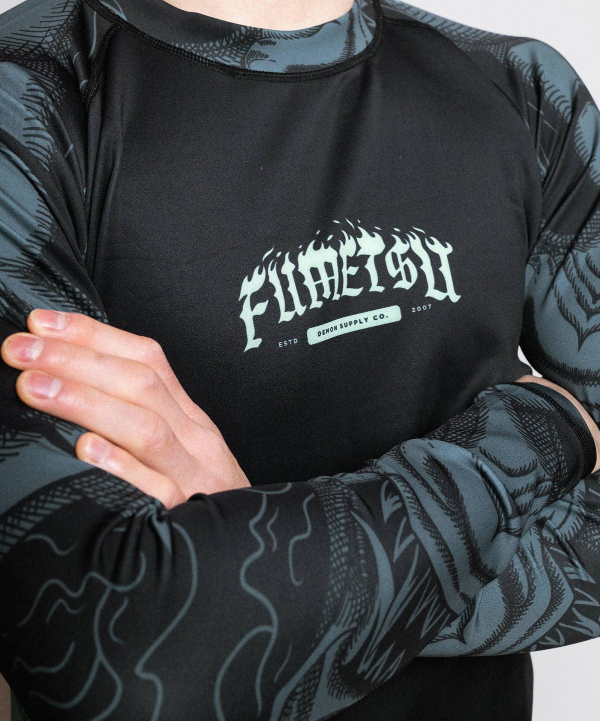 Fumetsu Oni Rashguard de Manga Larga - Negro/Azul/Verde