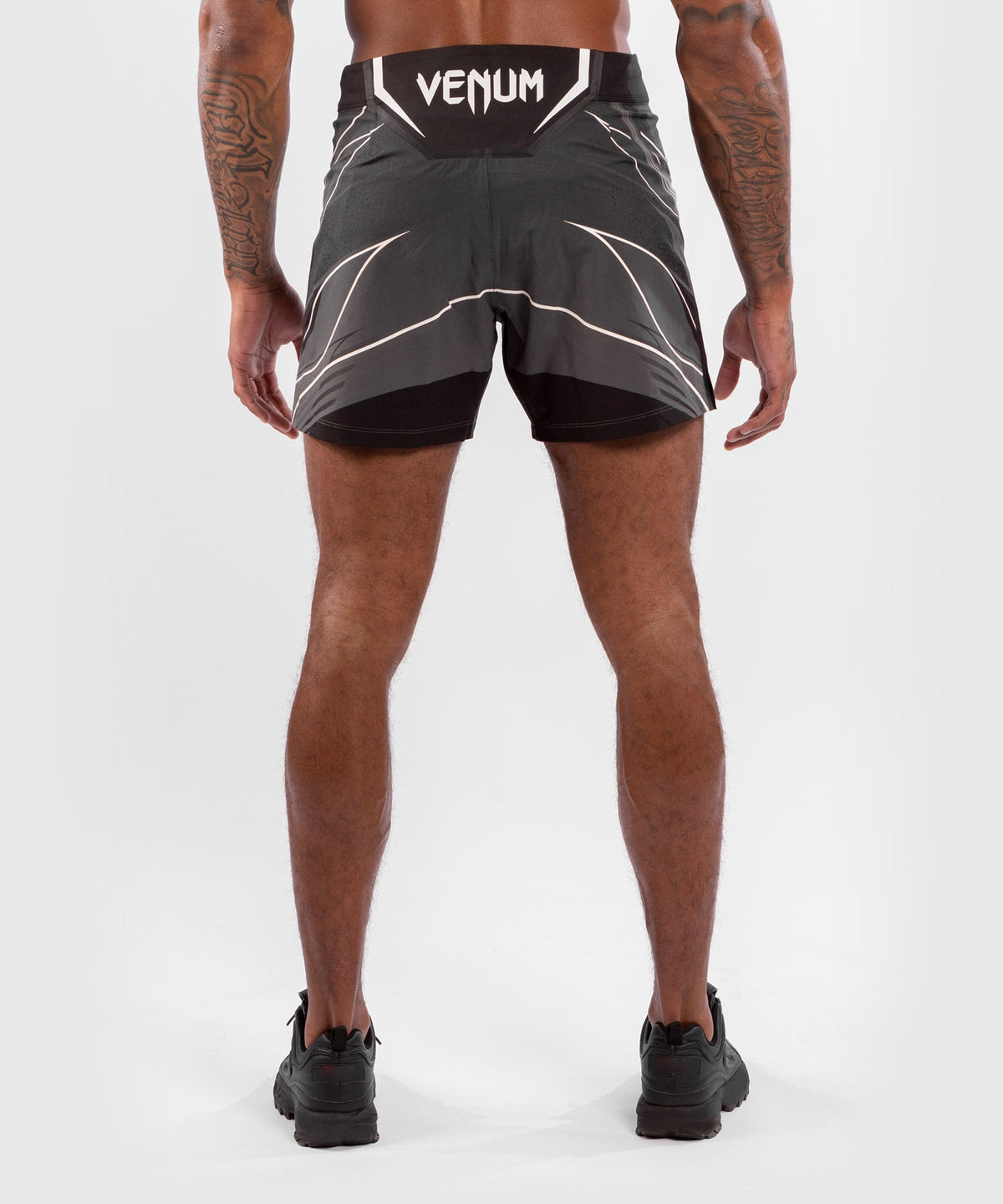 UFC Herren Fightshorts Venum Authentic Fight Night - Kurz geschnitten - Schwarz