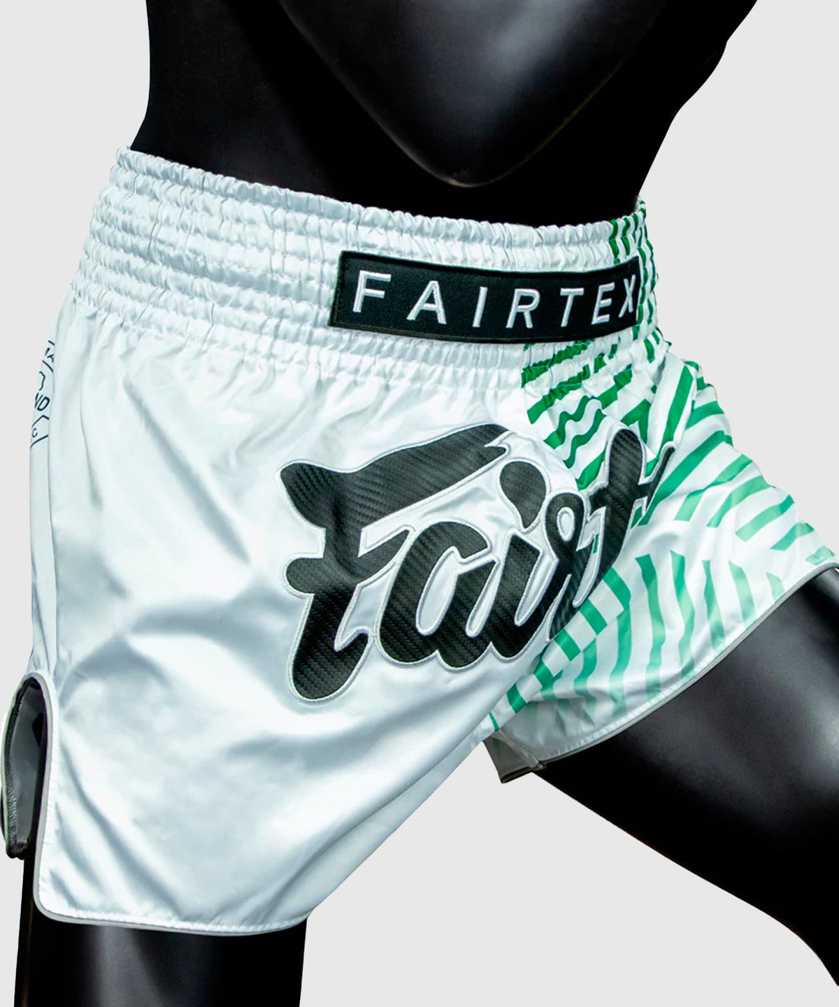 Fairtex Racer Pantaloncini da Muay Thai - Bianco/Verde