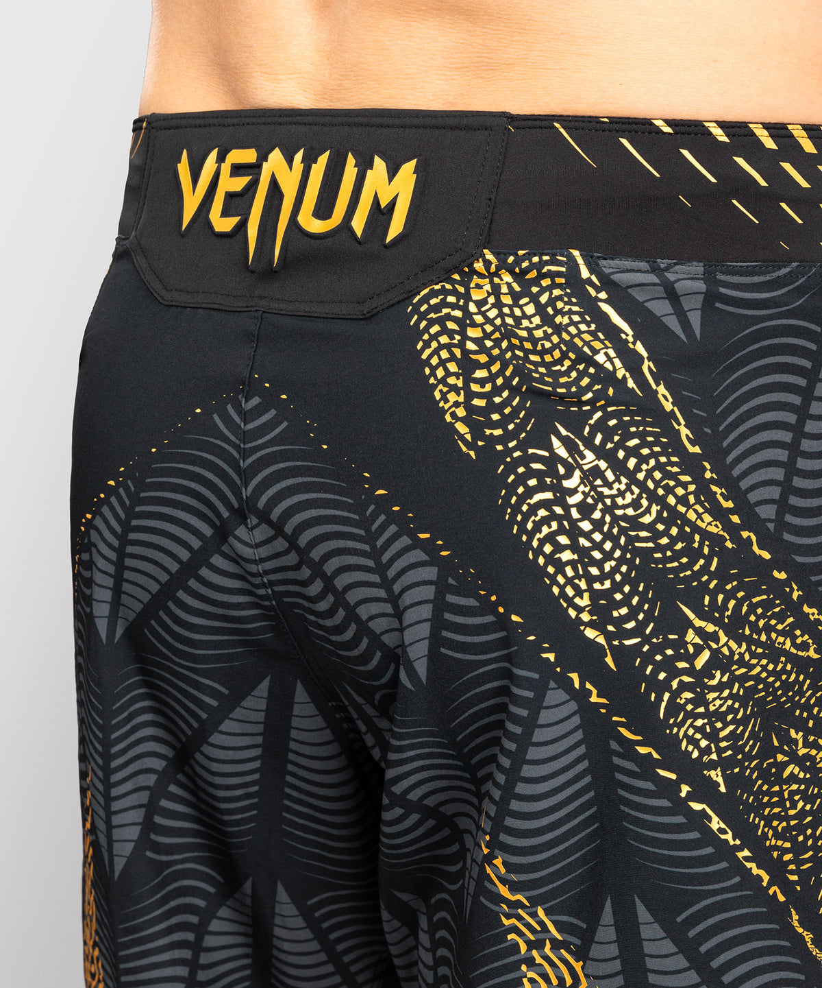 UFC Zenith by Venum Authentic Fight Night Lange Passform Fight Short Herren - Champion