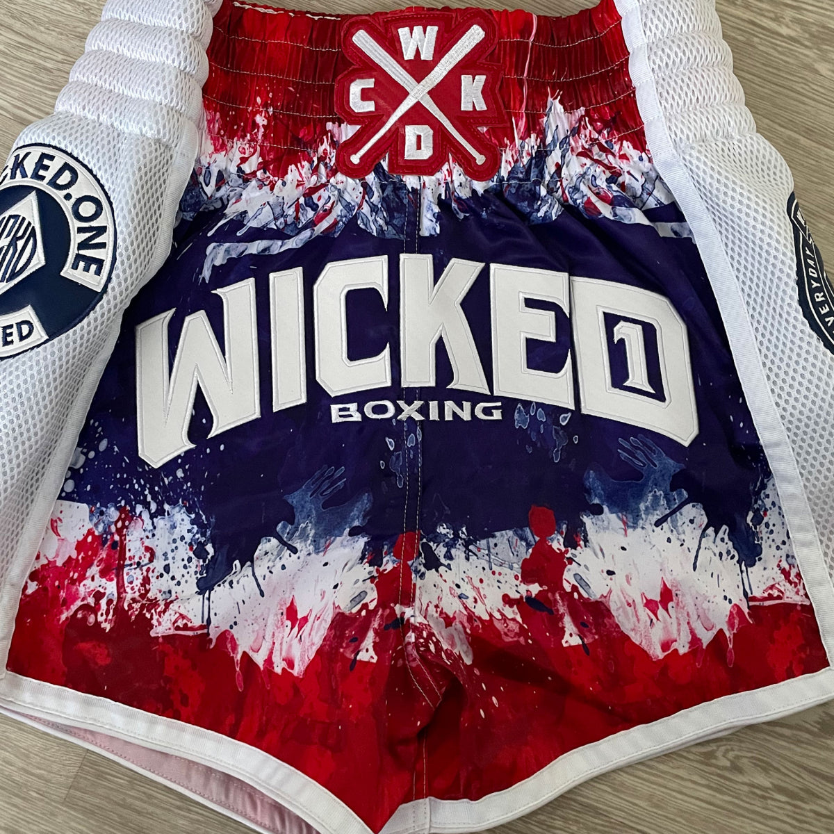 Wicked One GLORIOUS Pantaloncini da Muay Thai - Bianco
