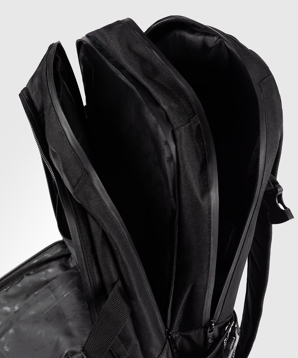 Venum Shockwave Zaino (20-25L) - Nero