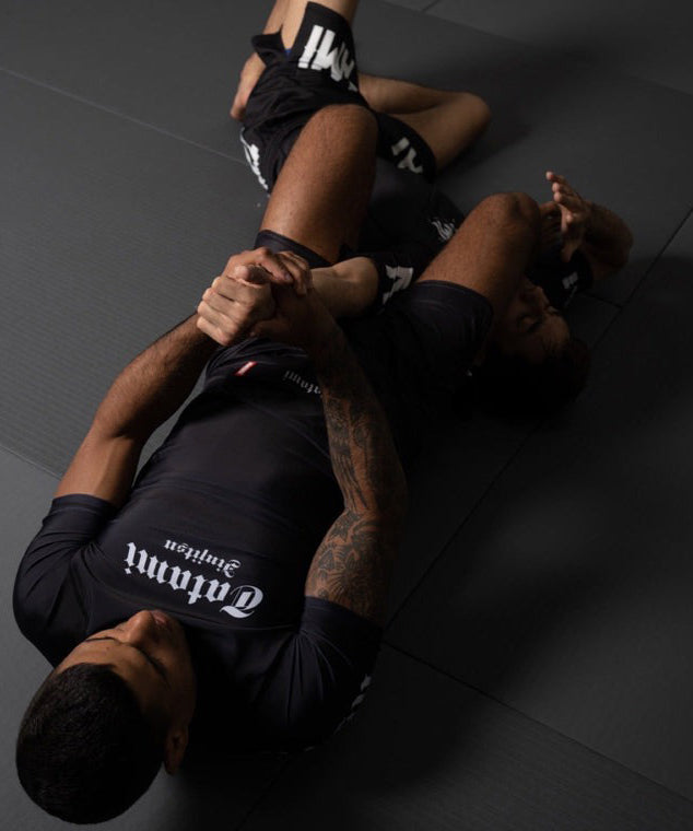 Tatami Fightwear Gothic T-Shirt da Compressione Maniche Corte – Nero