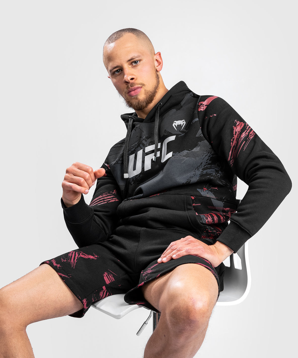 Felpa con cappuccio UFC Venum Authentic Fight Week 2.0 - nero/rosso