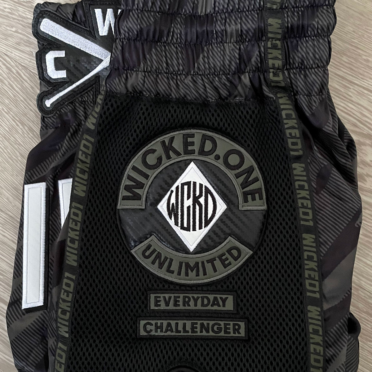 Wicked One Offensive Pantalones Cortos Muay Thai - Caqui