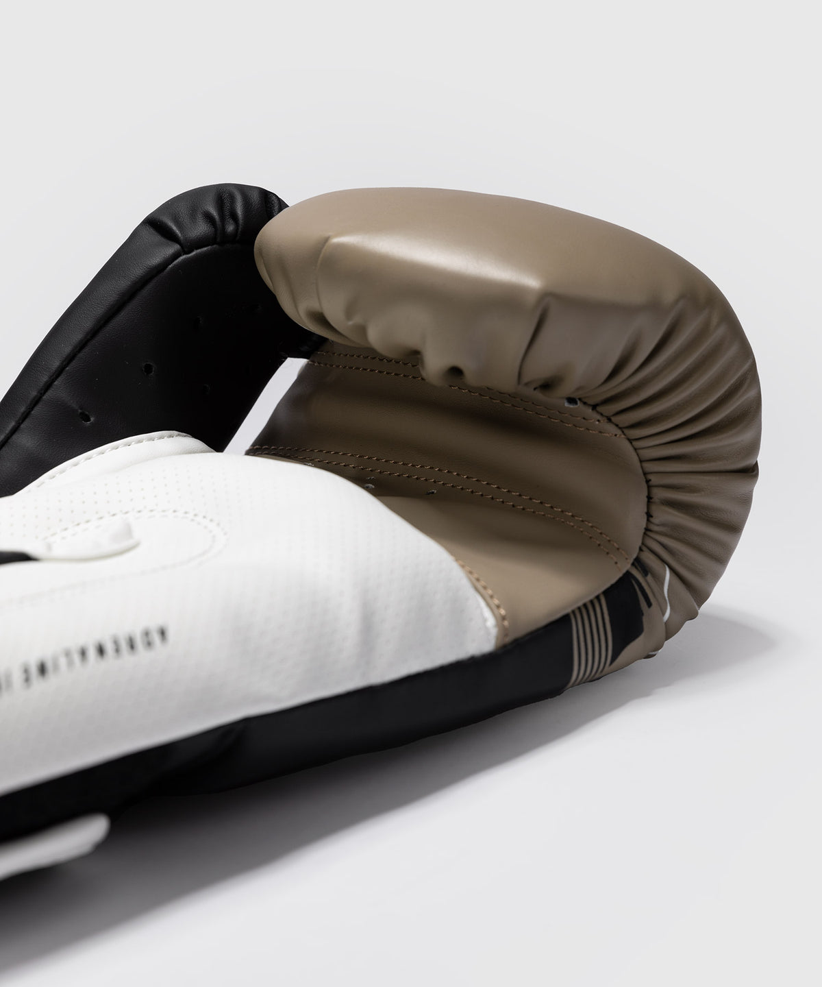 Venum Adrenaline Boxhandschuhe – Schwarz/Sand
