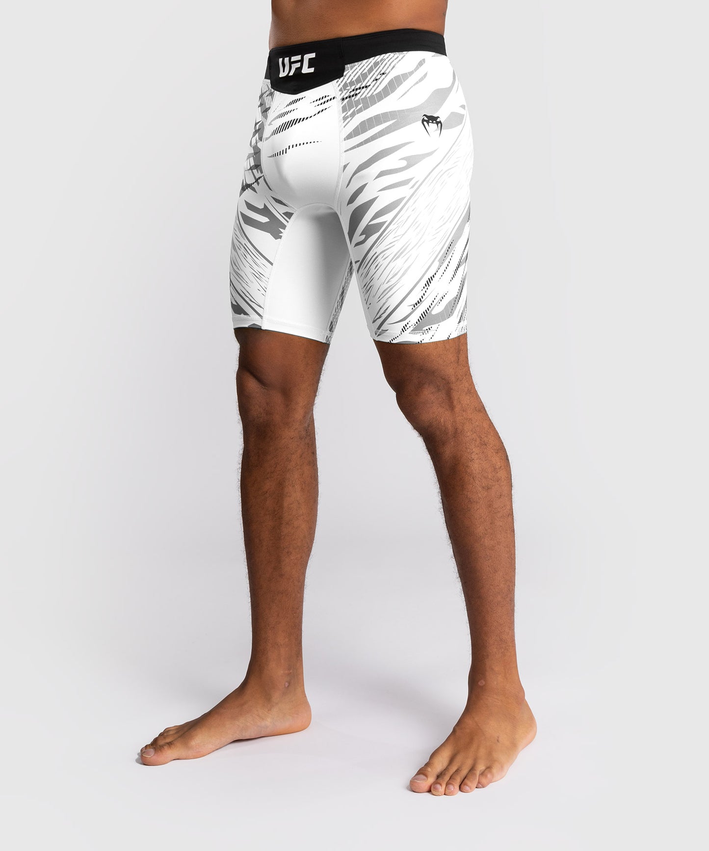 UFC Fusion by Venum Authentic Fight Night Vale Tudo Shorts para Hombre - Blanco